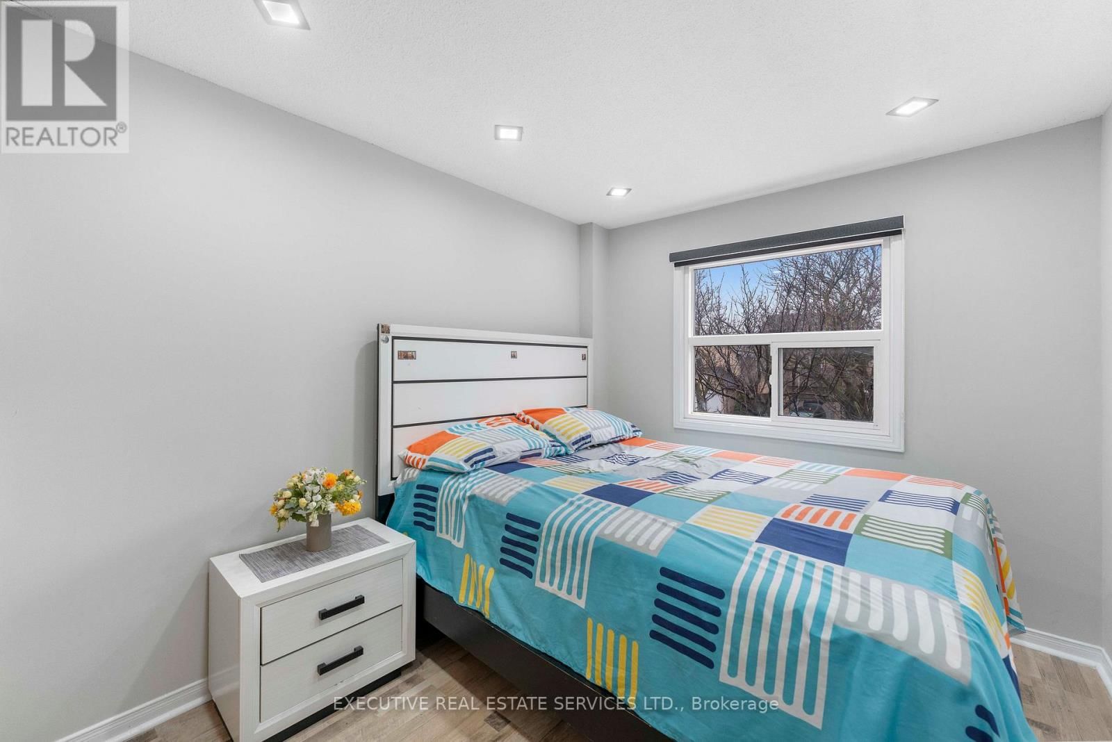 21 GARDEN AVENUE Image 17