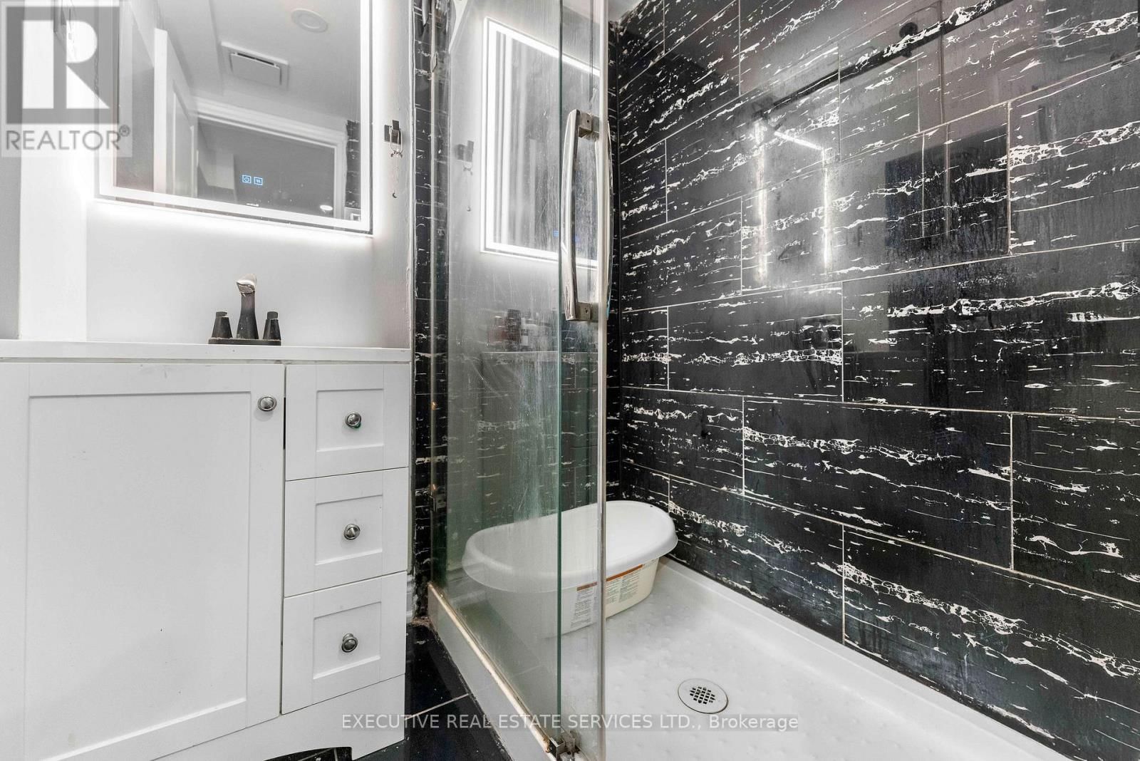 21 GARDEN AVENUE Image 25