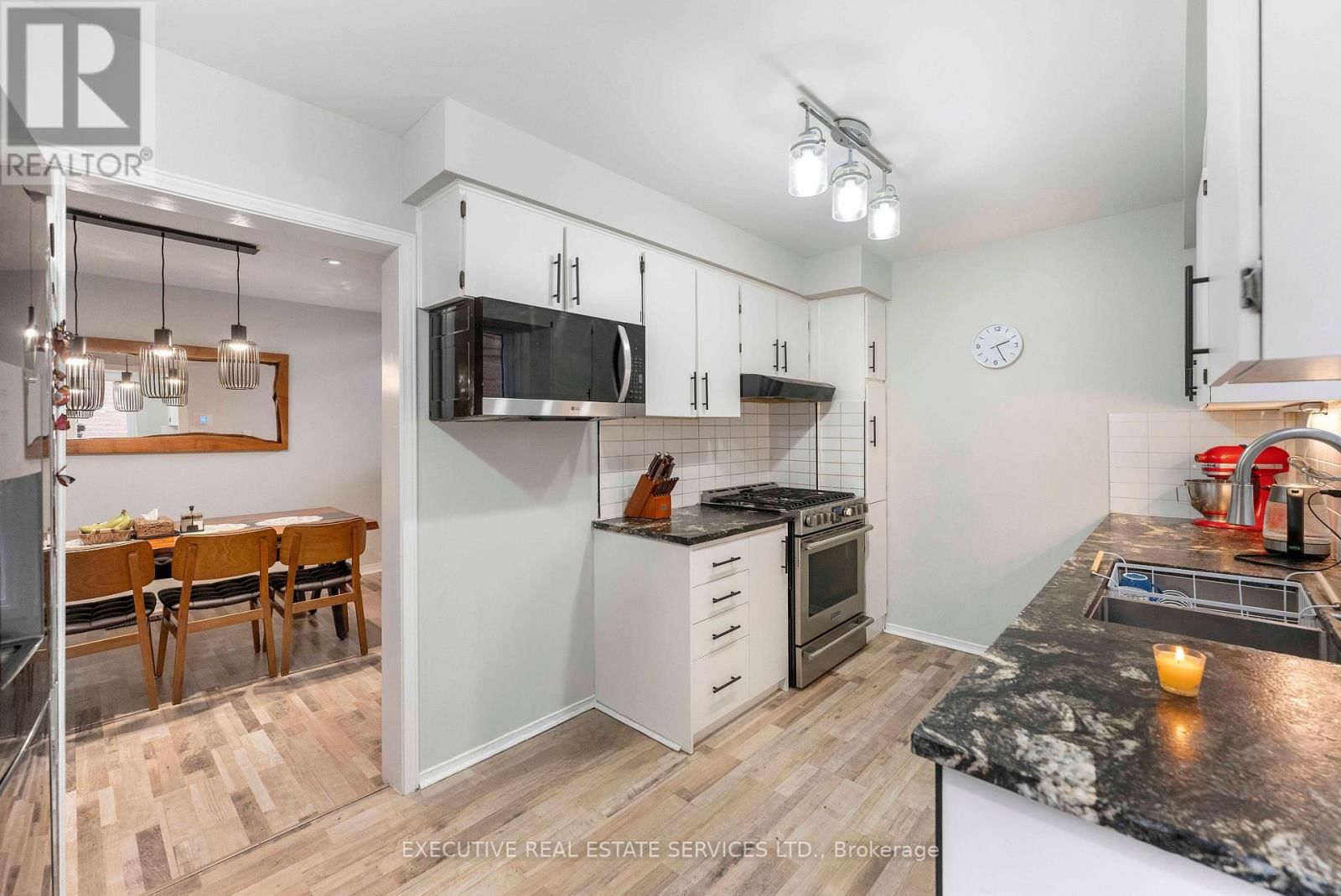 21 GARDEN AVENUE Image 6