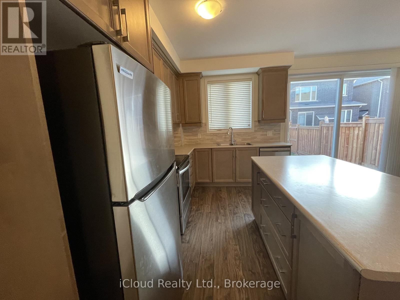 1360 SYCAMORE GARDENS Image 11