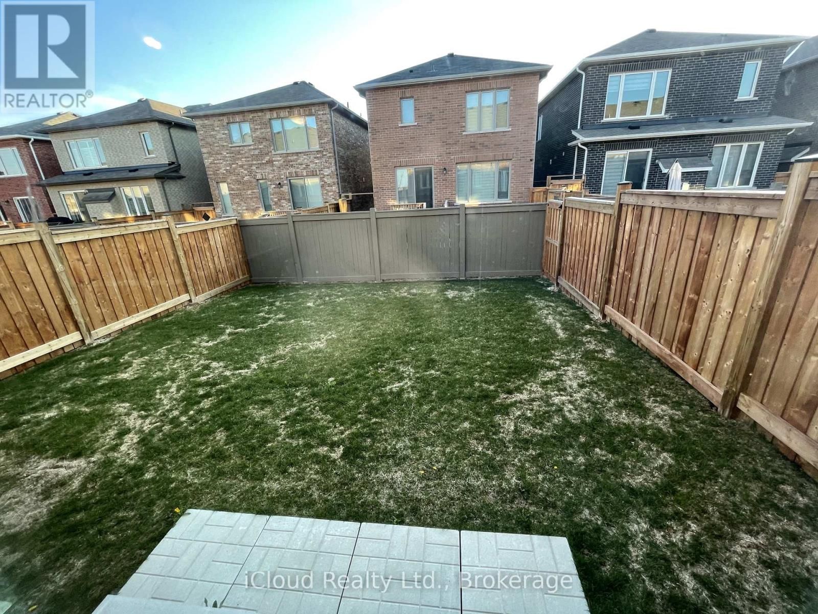 1360 SYCAMORE GARDENS Image 13