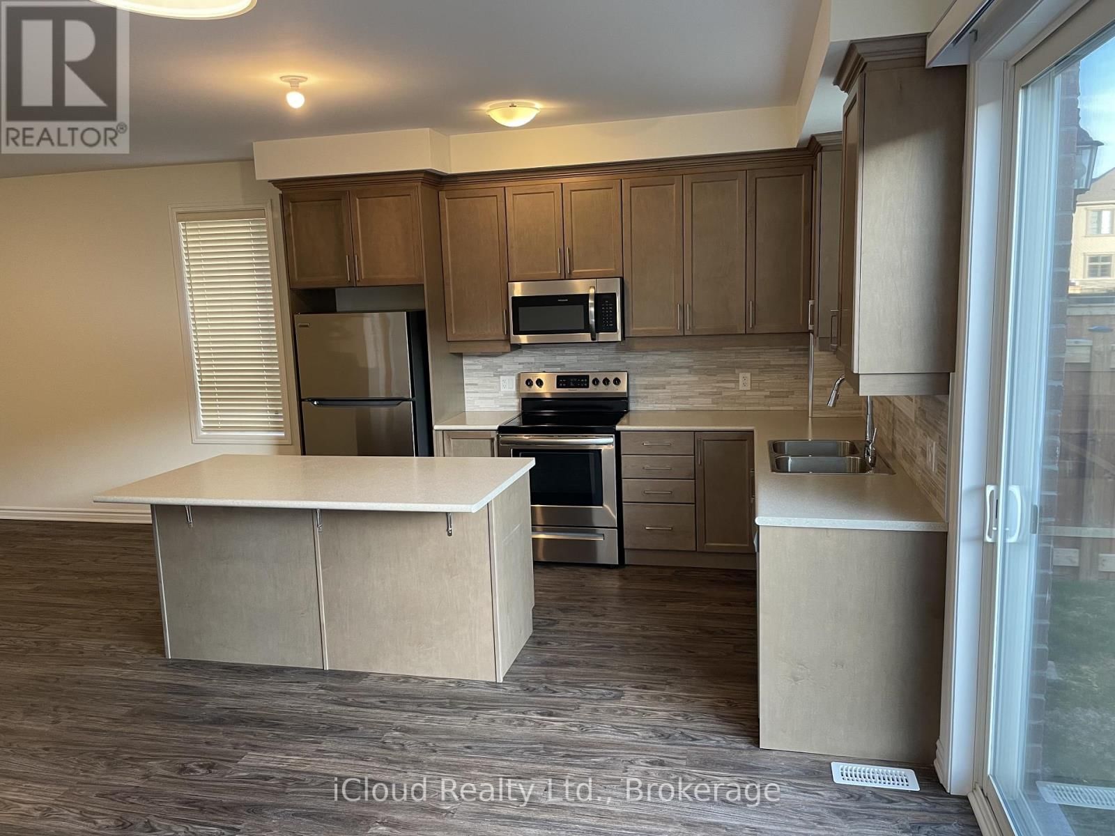 1360 SYCAMORE GARDENS Image 18