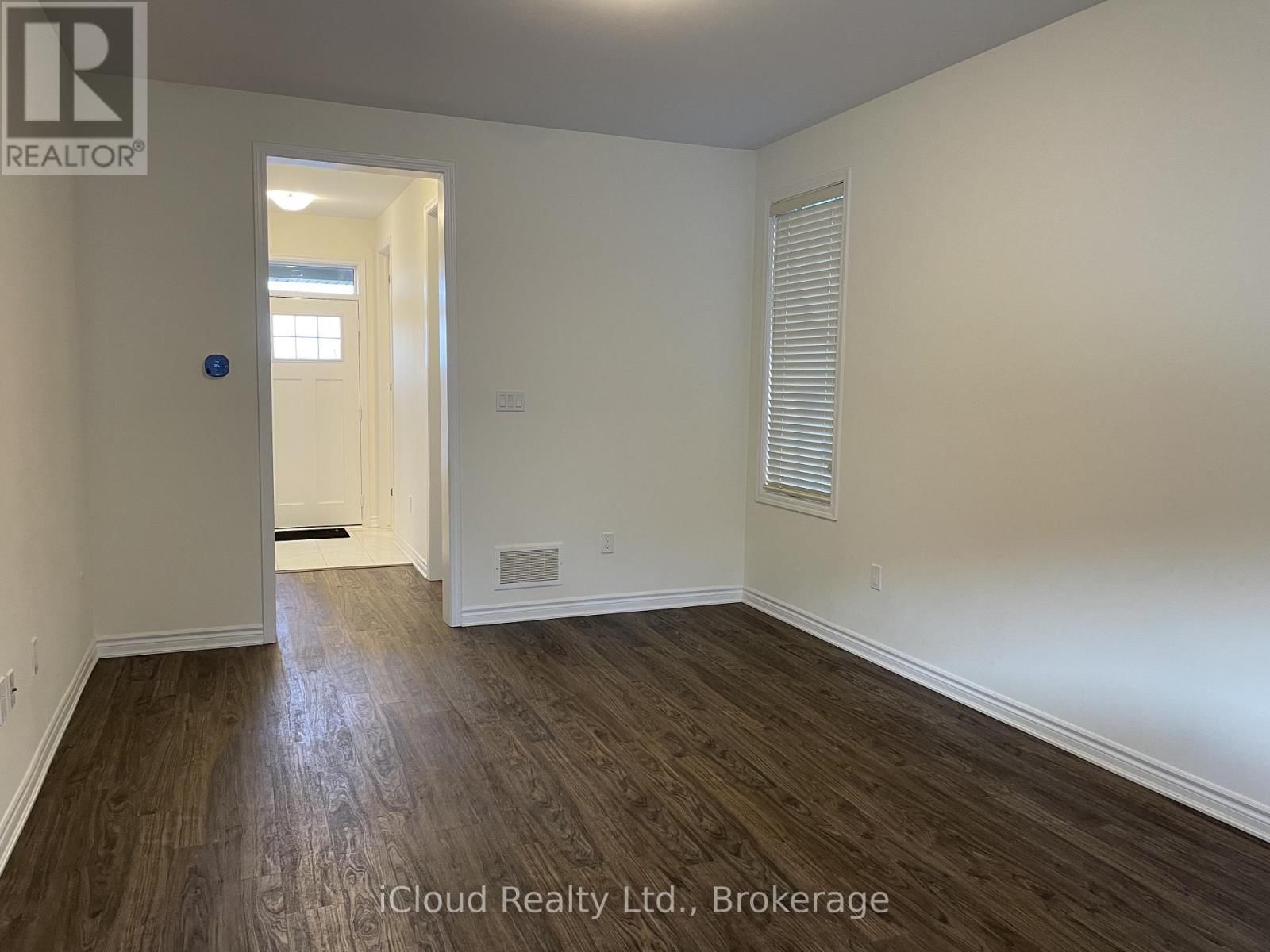 1360 SYCAMORE GARDENS Image 9