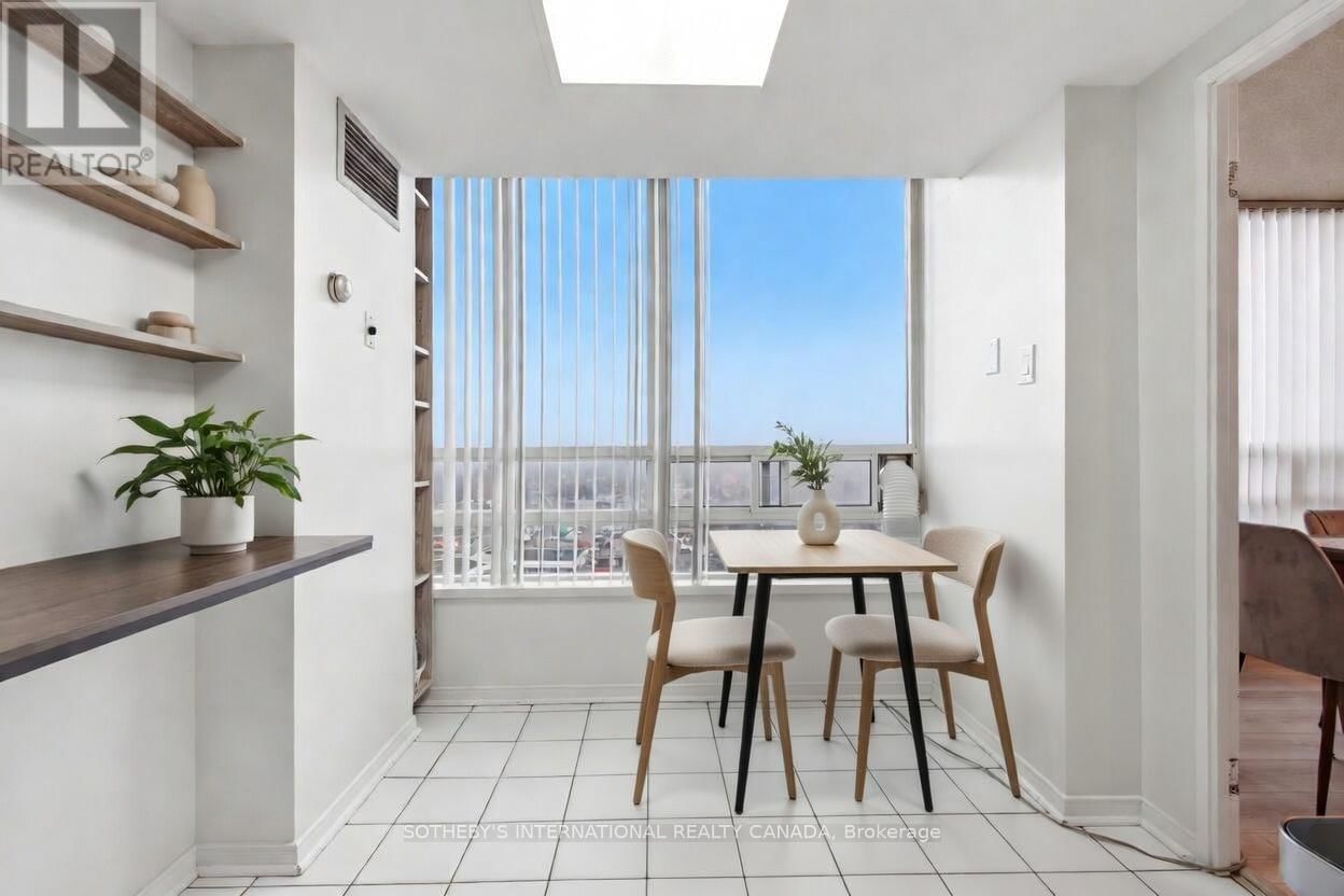 1512 - 75 KING STREET EAST Image 15