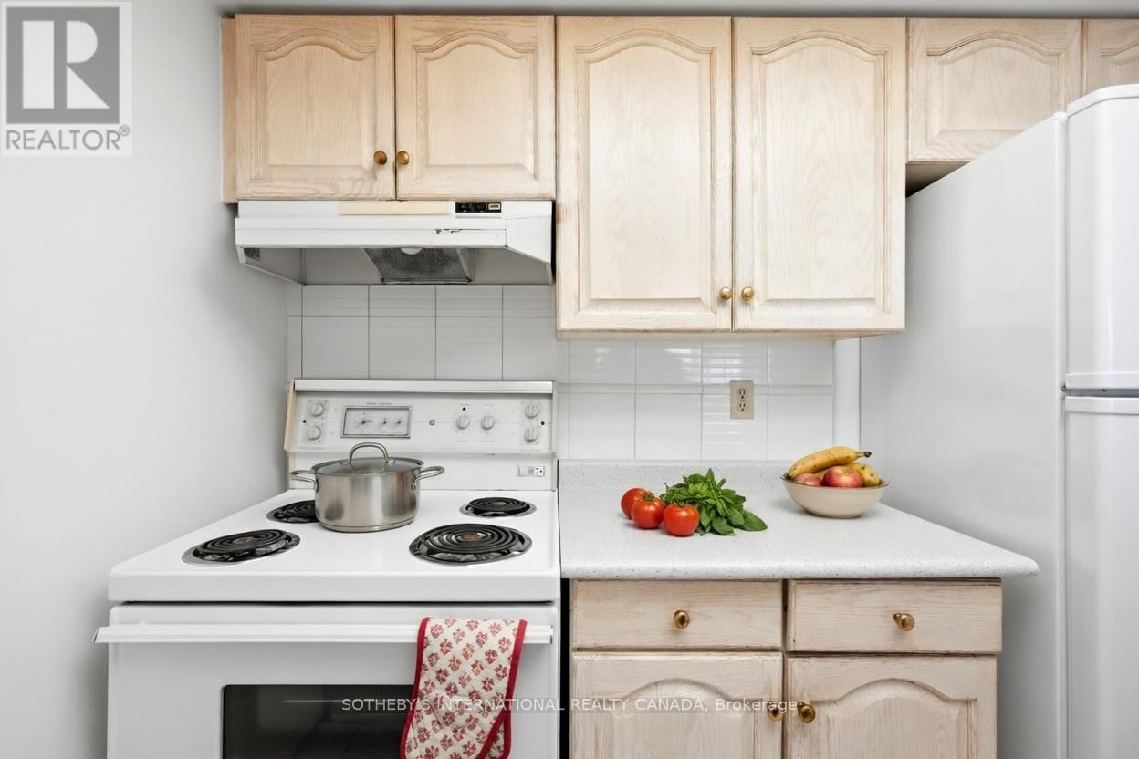 1609 - 75 KING STREET EAST Image 12