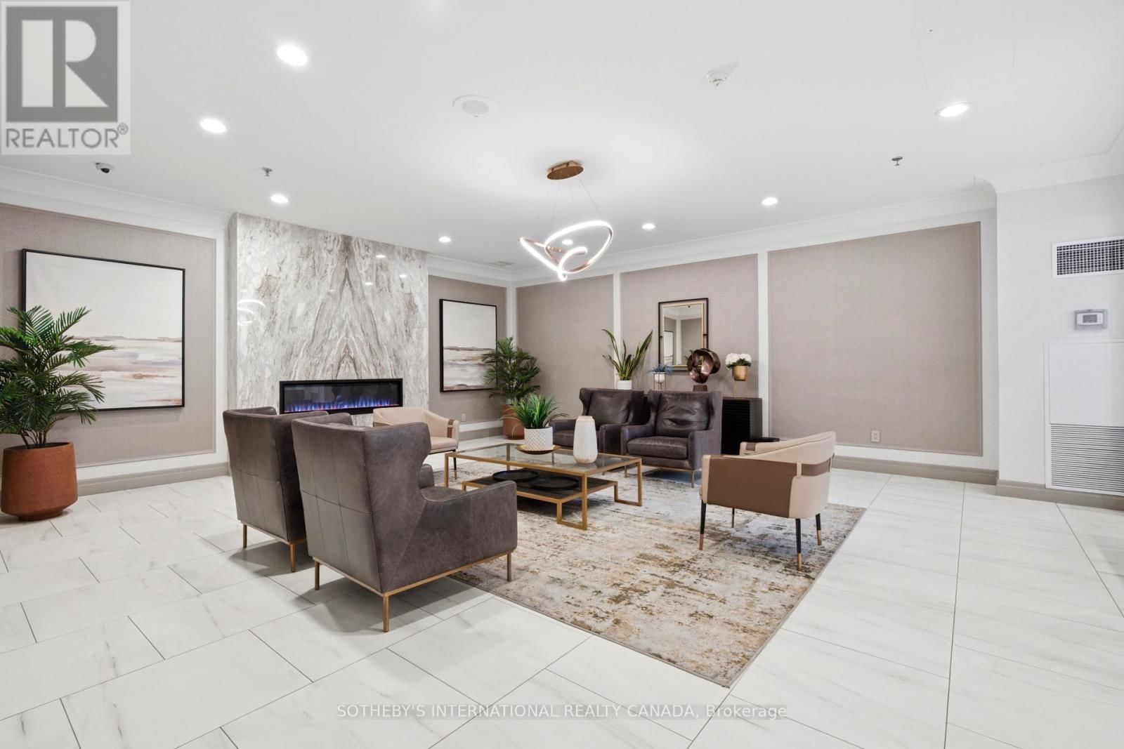 1609 - 75 KING STREET EAST Image 14