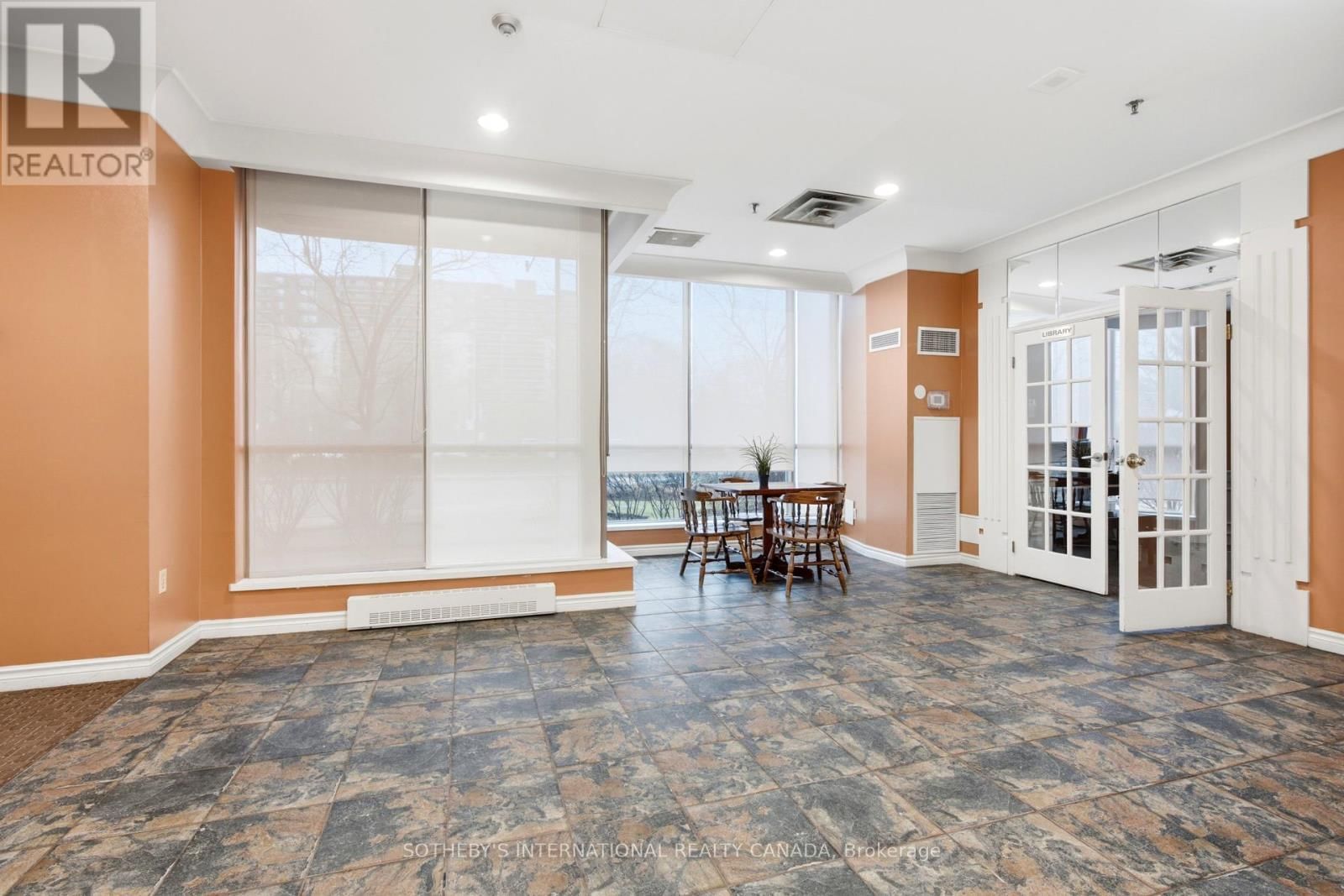 1609 - 75 KING STREET EAST Image 21