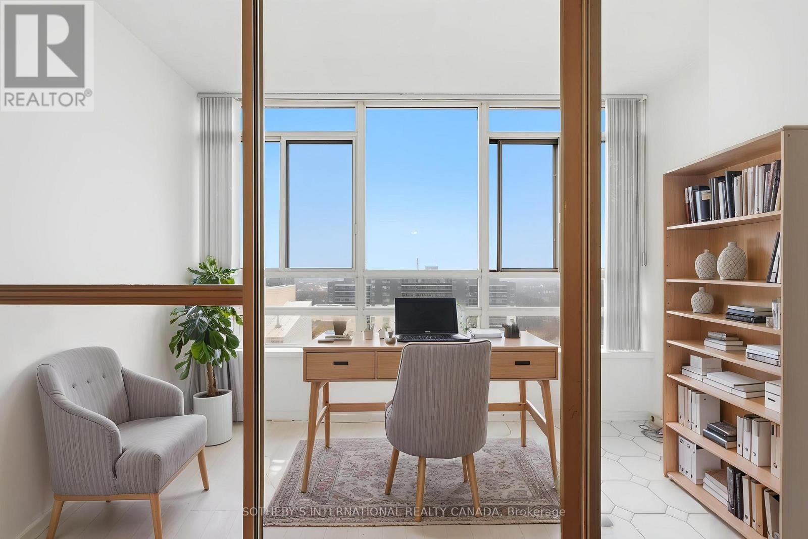 1609 - 75 KING STREET EAST Image 4