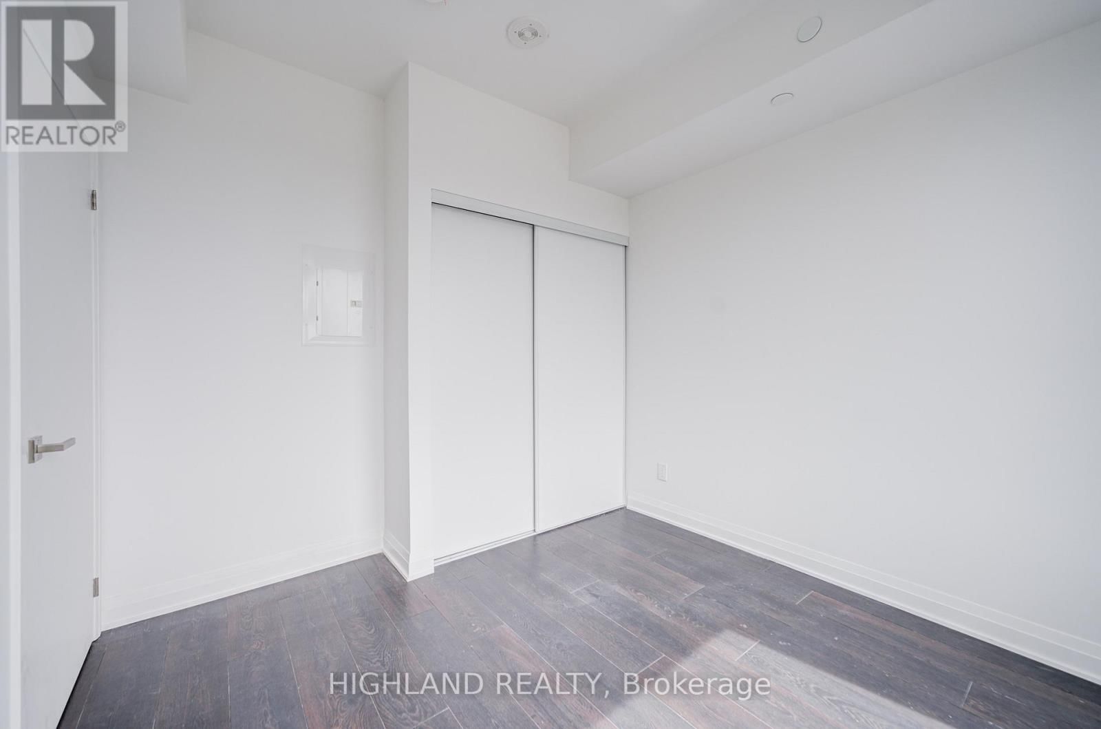 3805 - 4015 THE EXCHANGE Image 25