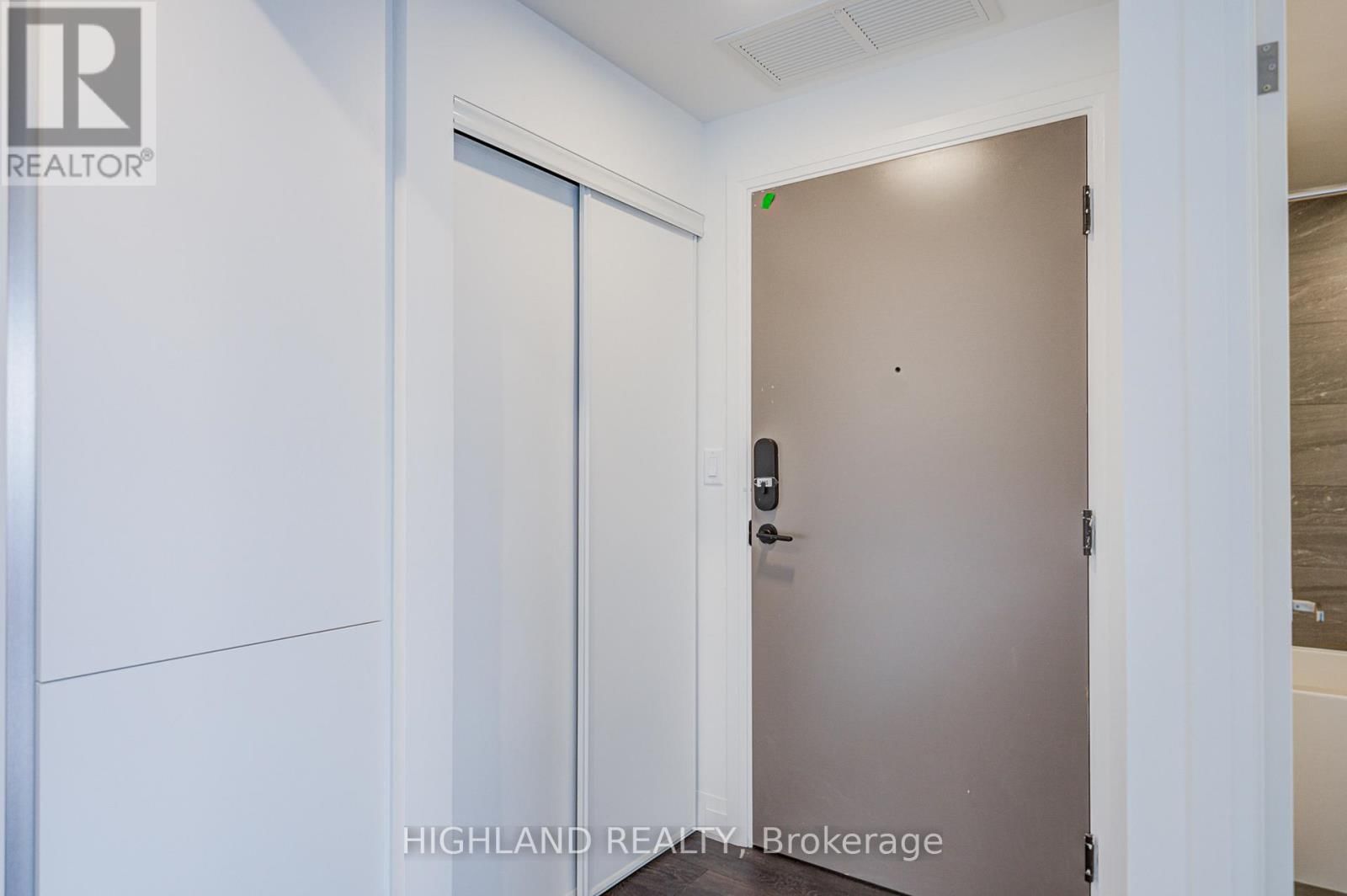 3805 - 4015 THE EXCHANGE Image 9