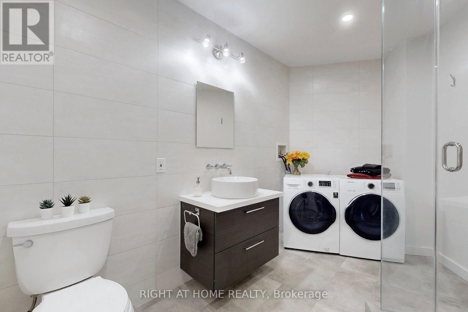 6 - 400 BLOOR STREET Image 12