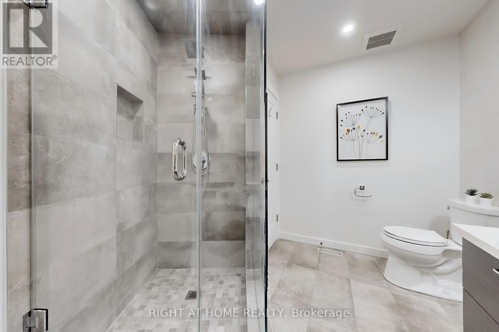 6 - 400 BLOOR STREET Image 13