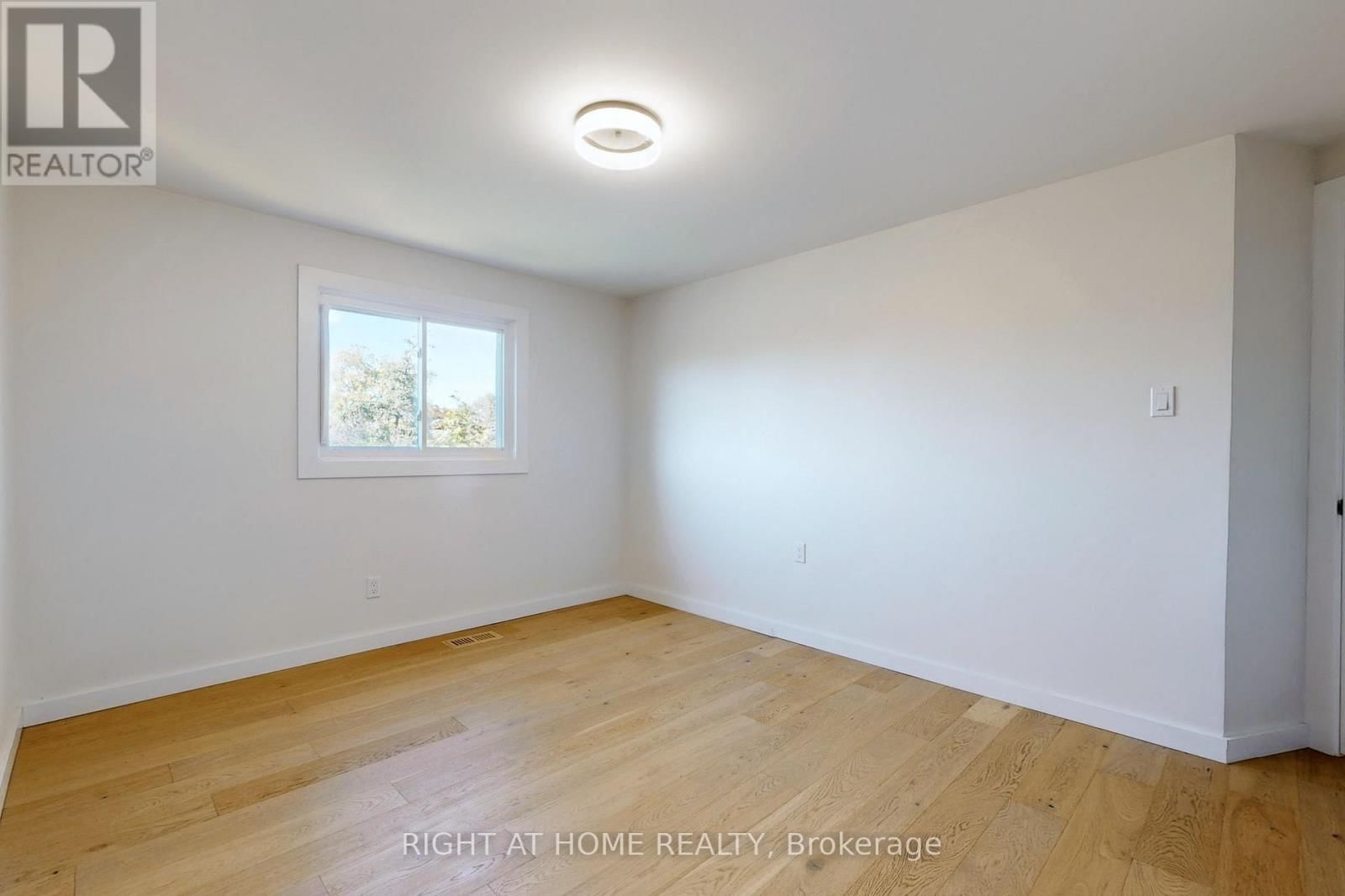 6 - 400 BLOOR STREET Image 17