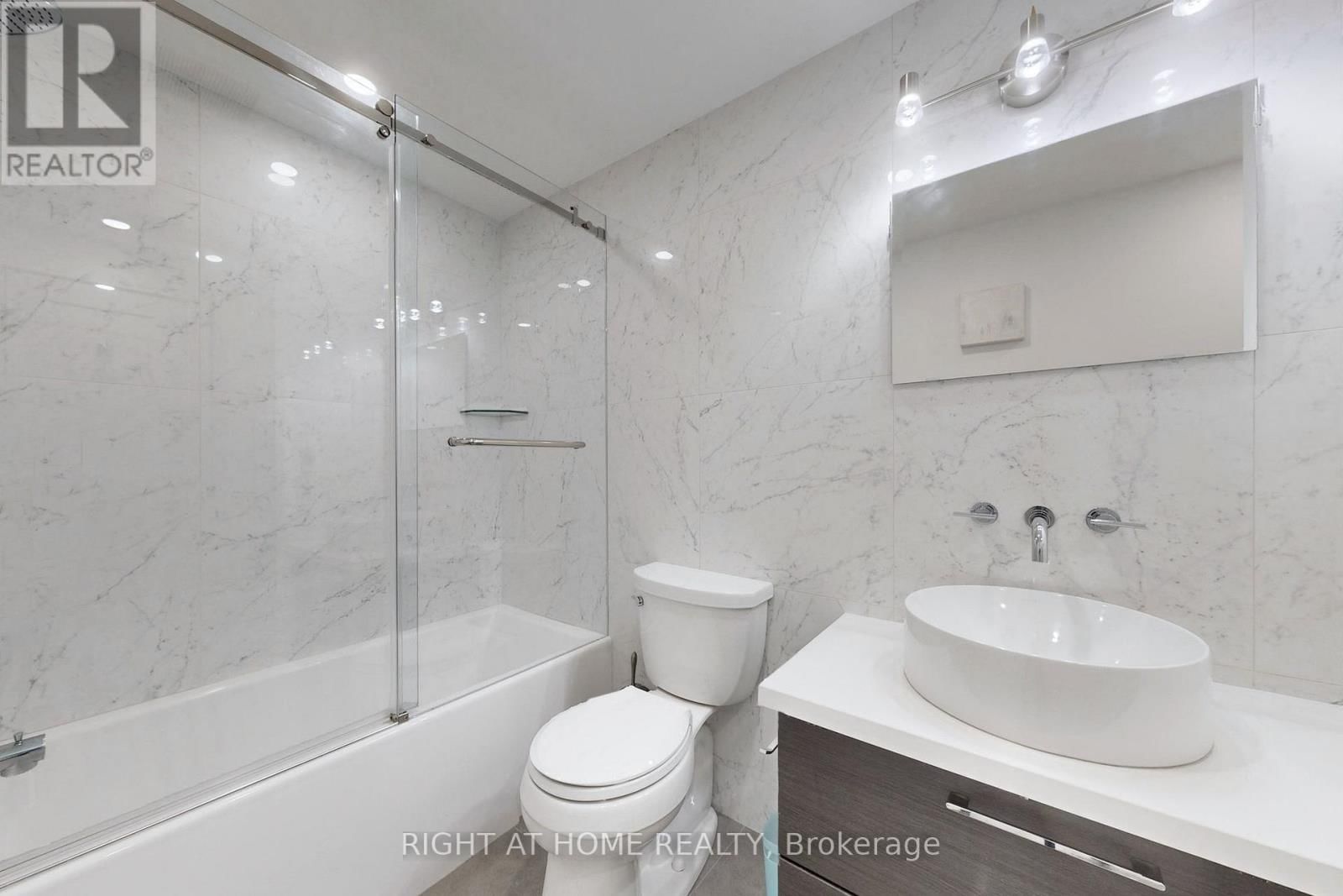 6 - 400 BLOOR STREET Image 19