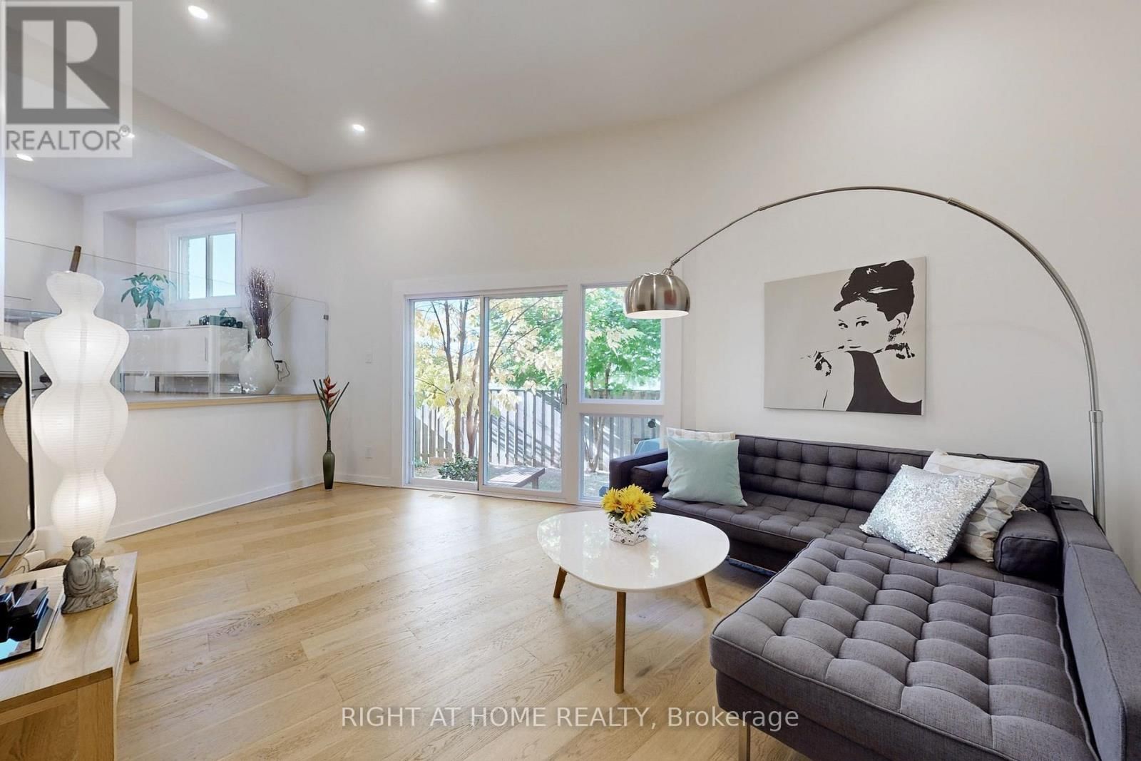 6 - 400 BLOOR STREET Image 2