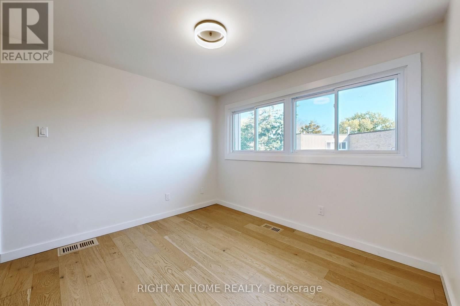 6 - 400 BLOOR STREET Image 21