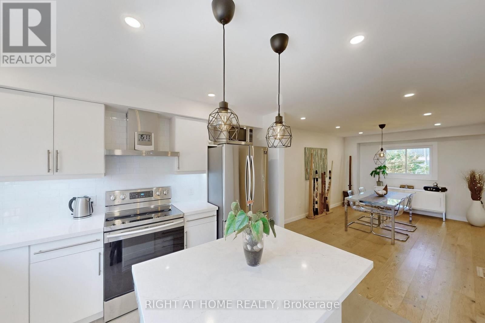 6 - 400 BLOOR STREET Image 9