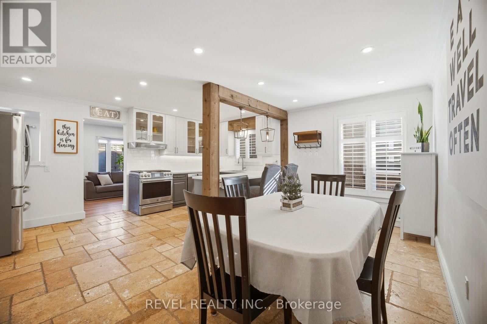 477 BELL STREET Image 11