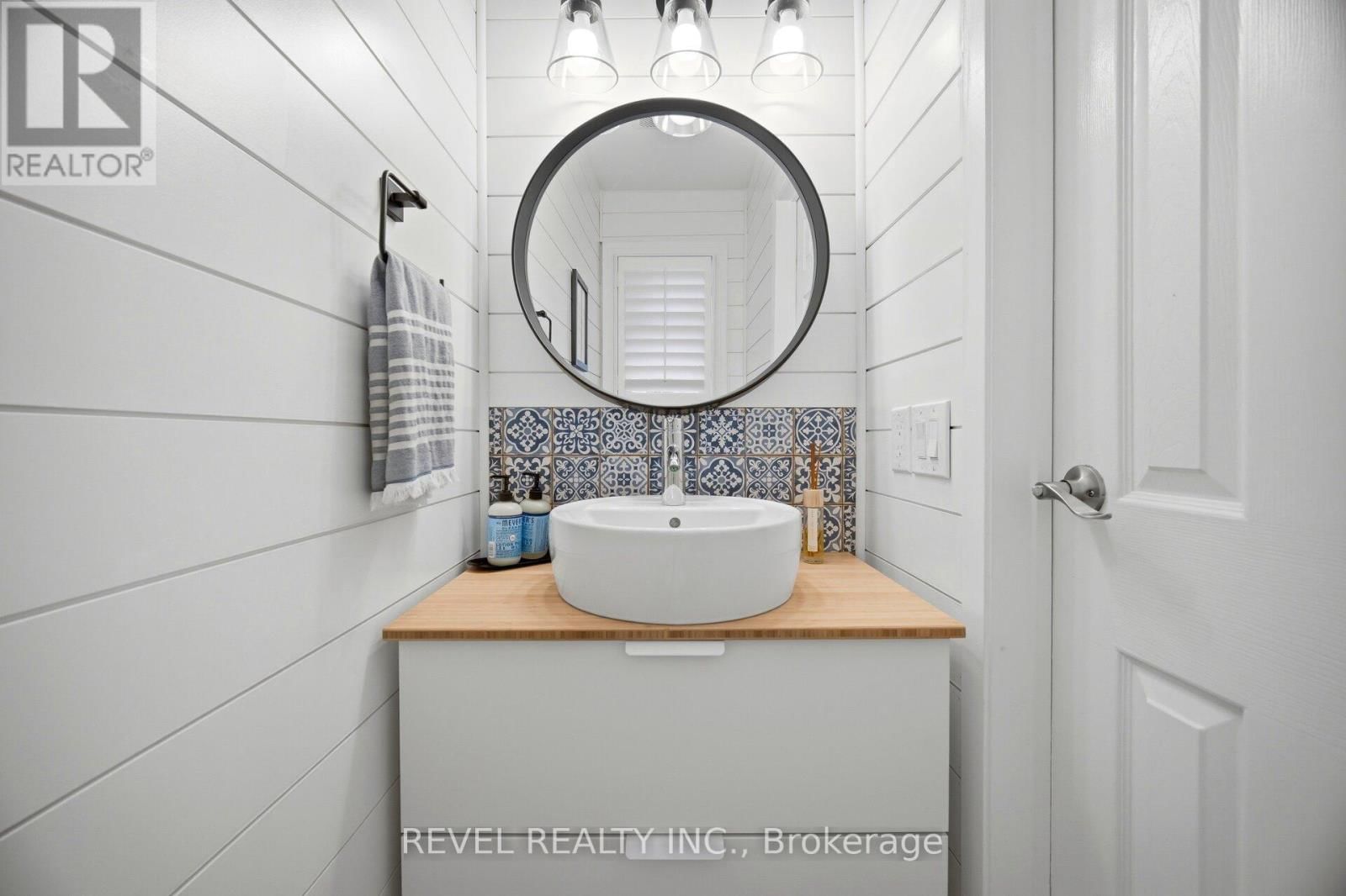 477 BELL STREET Image 17