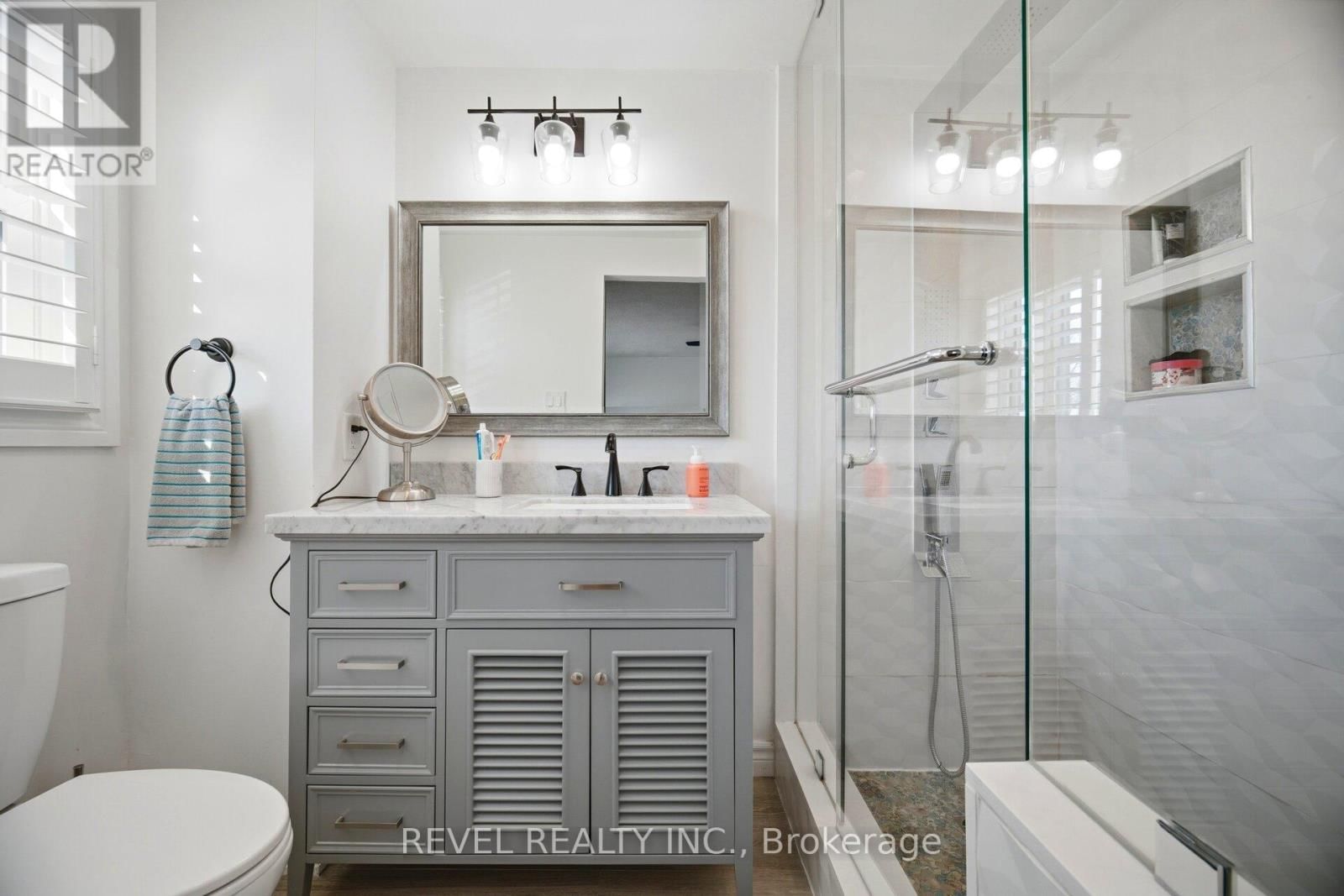 477 BELL STREET Image 22