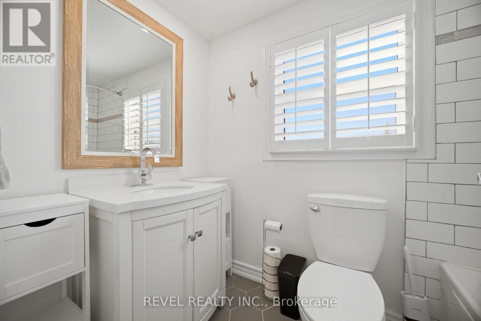 477 BELL STREET Image 26