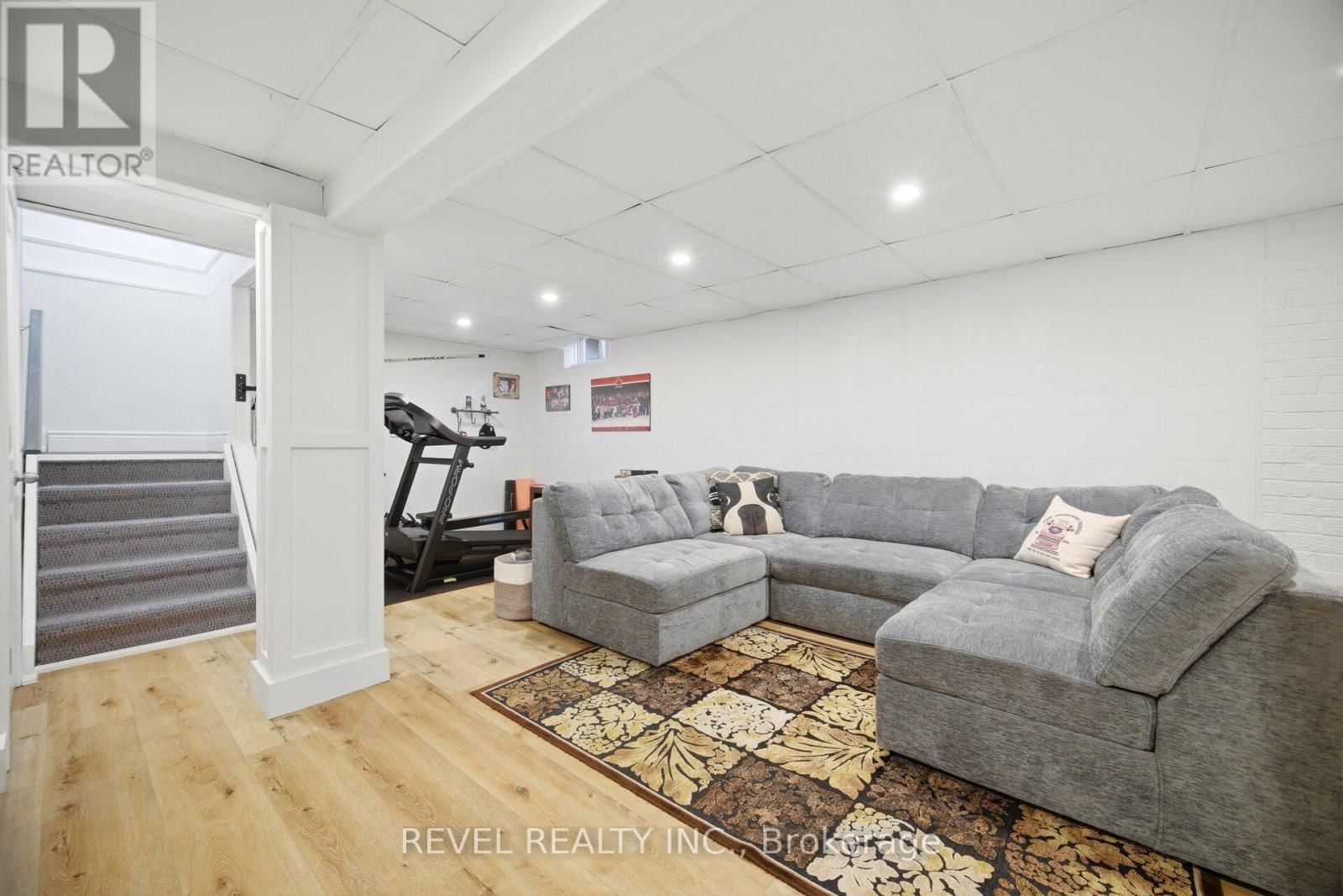 477 BELL STREET Image 29