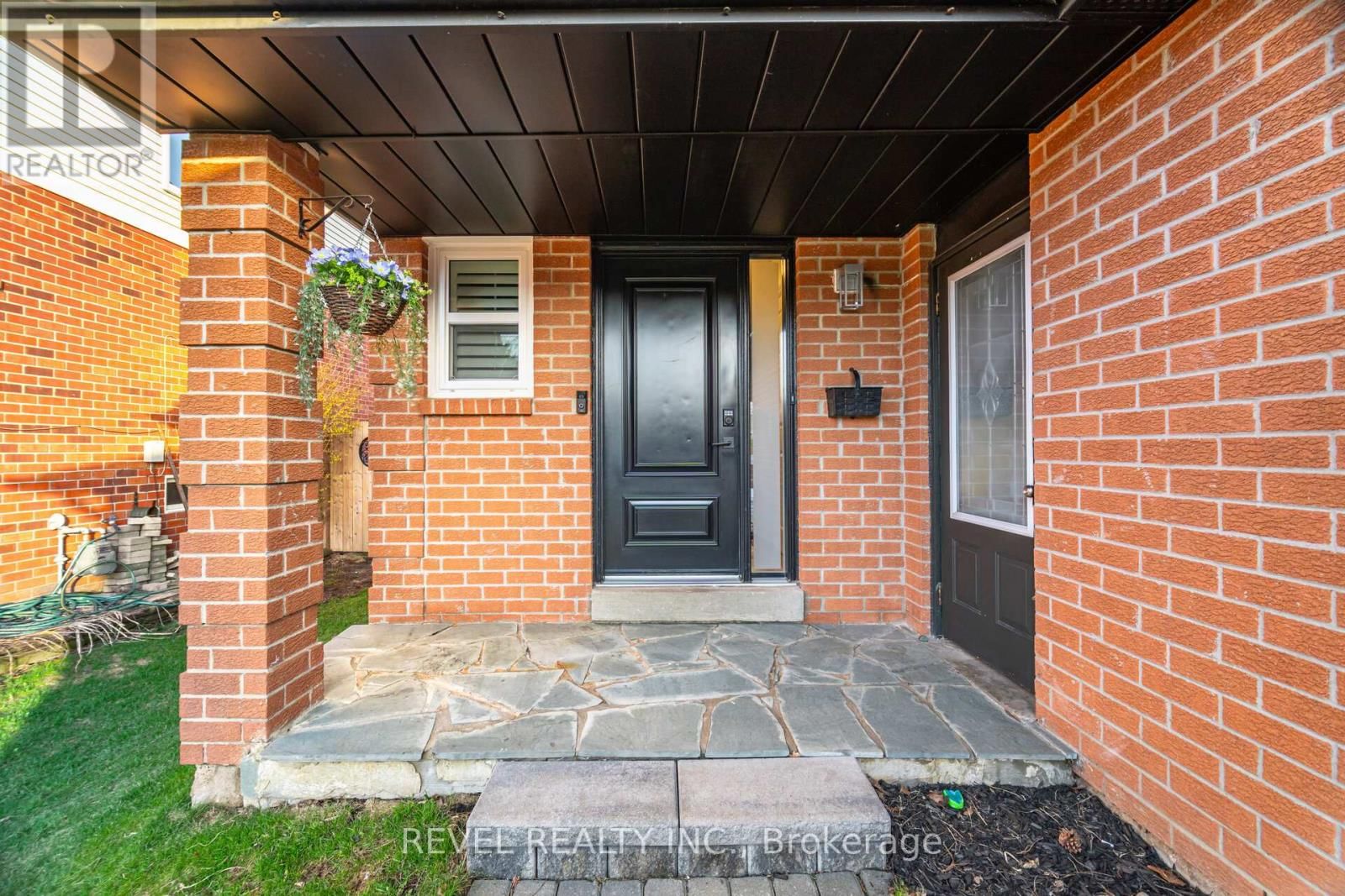 477 BELL STREET Image 3