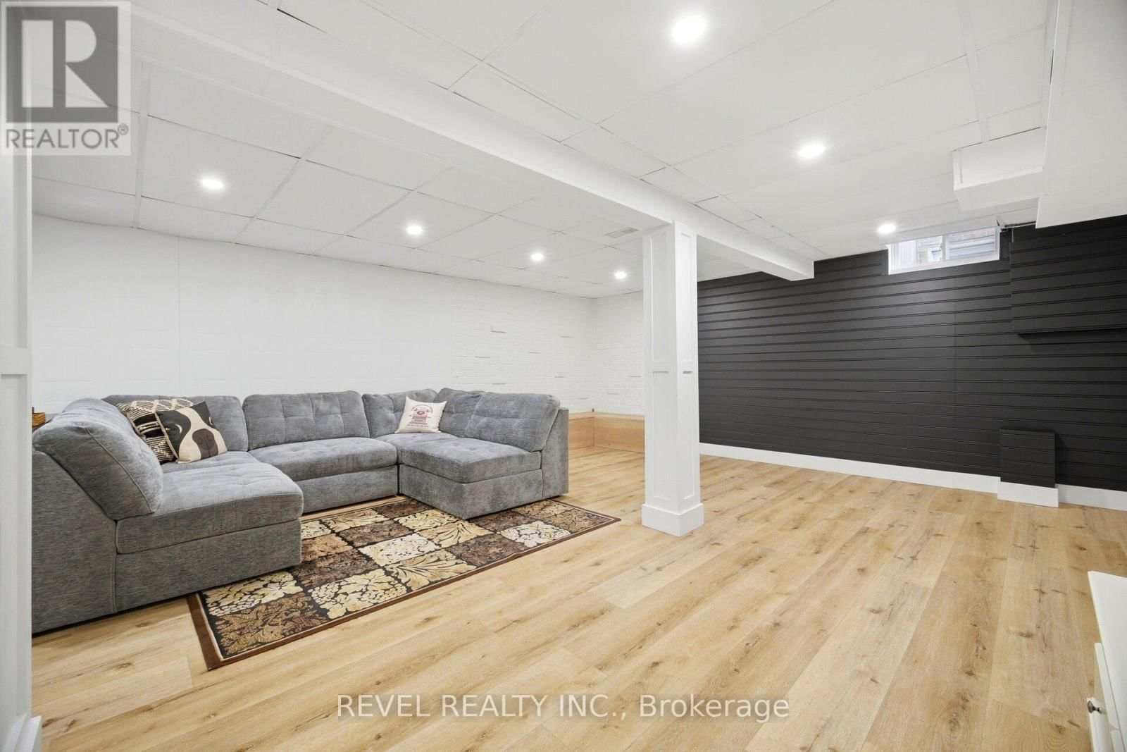 477 BELL STREET Image 31