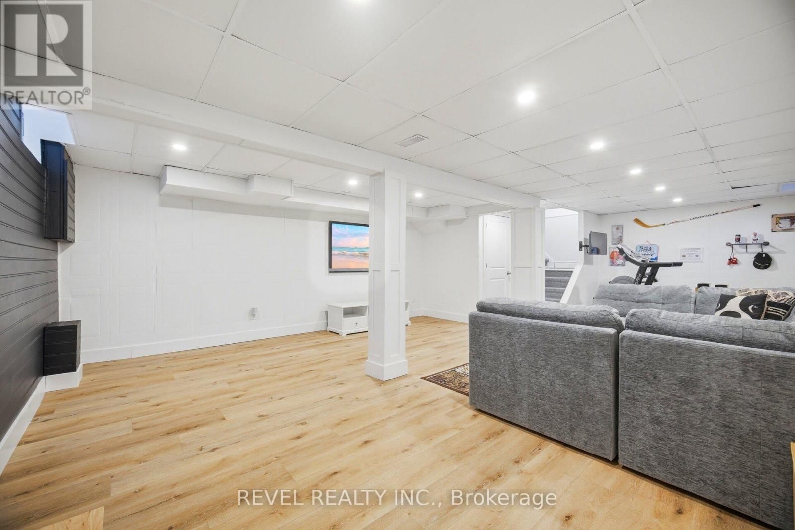 477 BELL STREET Image 32