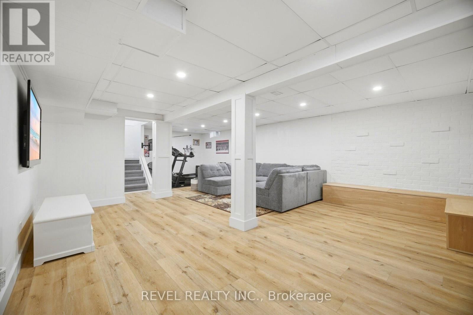 477 BELL STREET Image 33