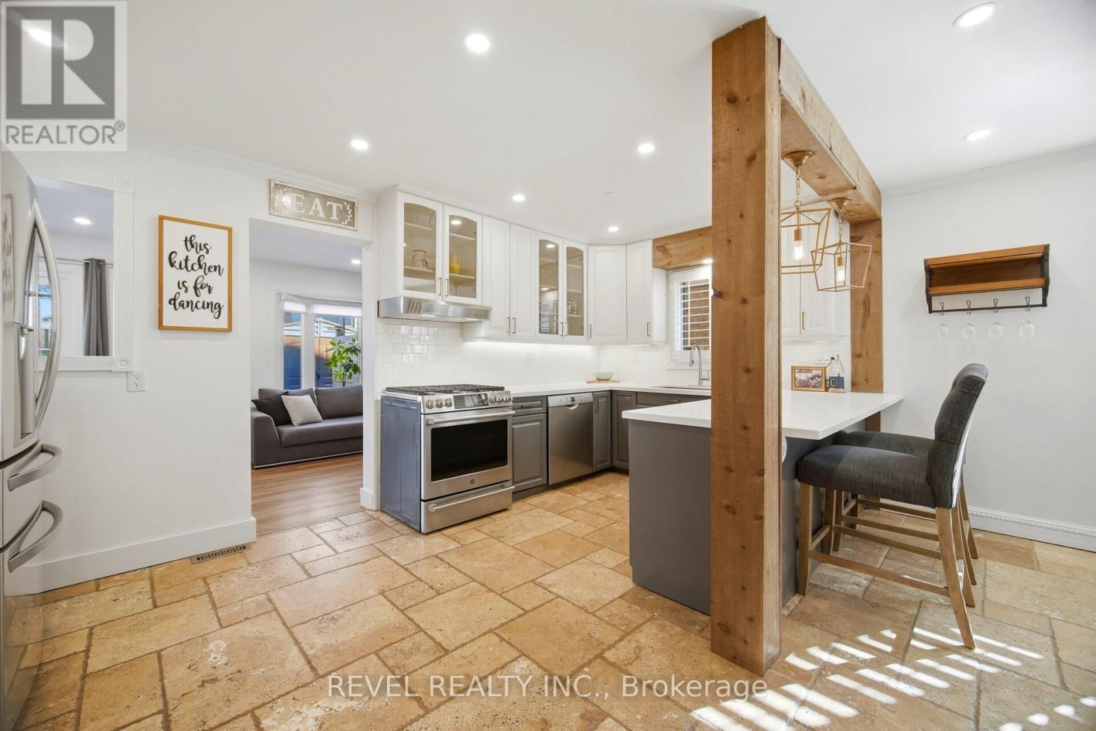 477 BELL STREET Image 8