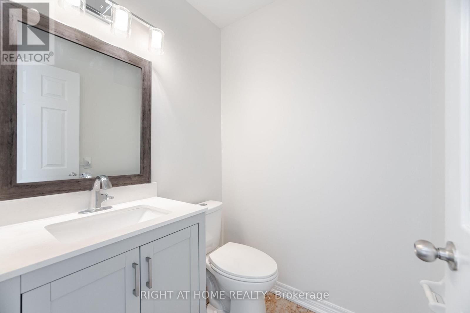 18 - 1380 COSTIGAN ROAD Image 13