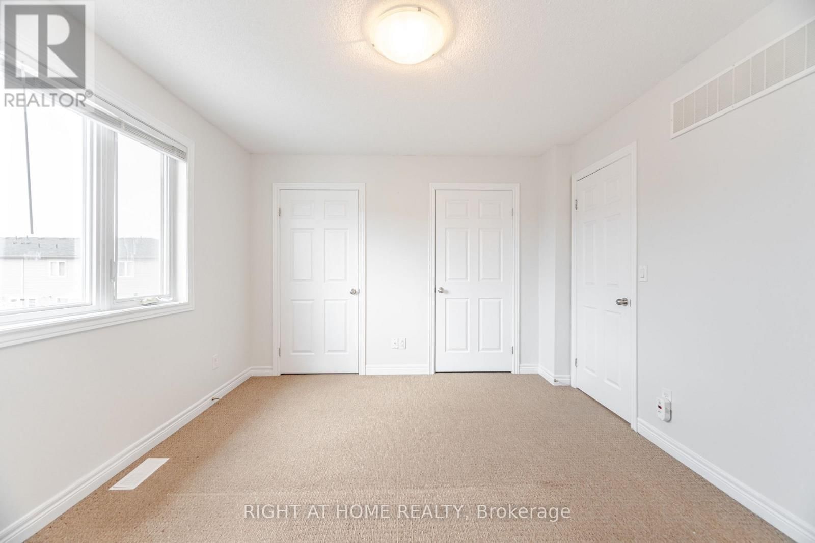 18 - 1380 COSTIGAN ROAD Image 17