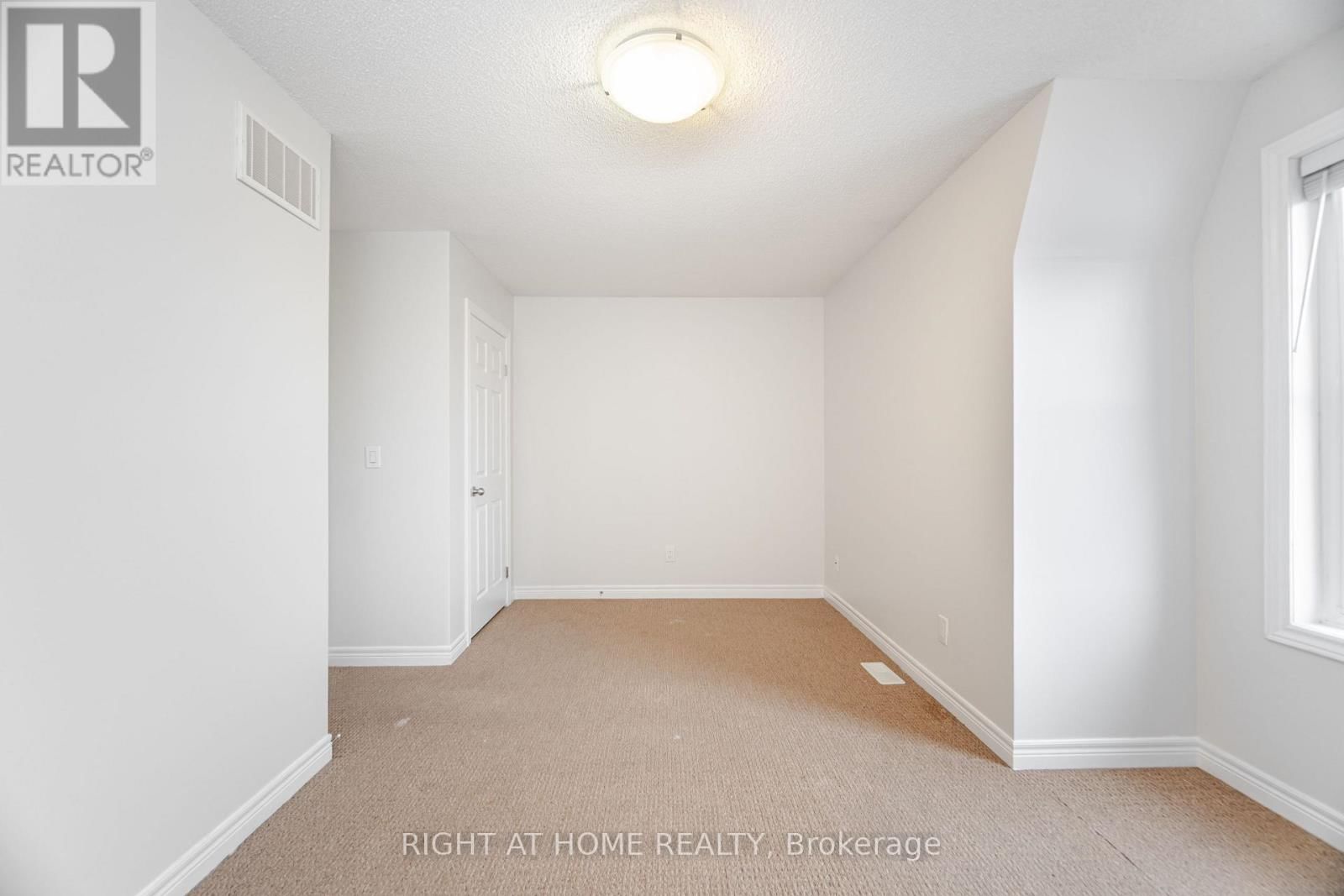 18 - 1380 COSTIGAN ROAD Image 19