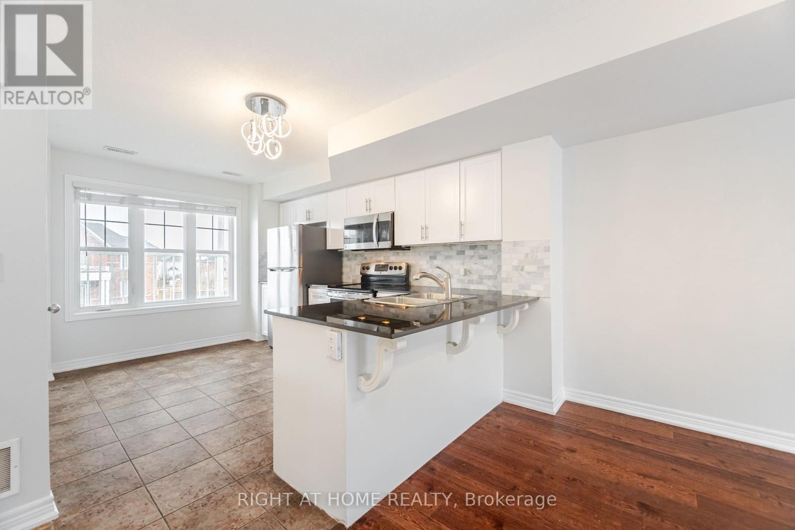 18 - 1380 COSTIGAN ROAD Image 4