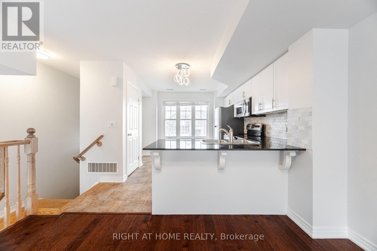 18 - 1380 COSTIGAN ROAD Image 5