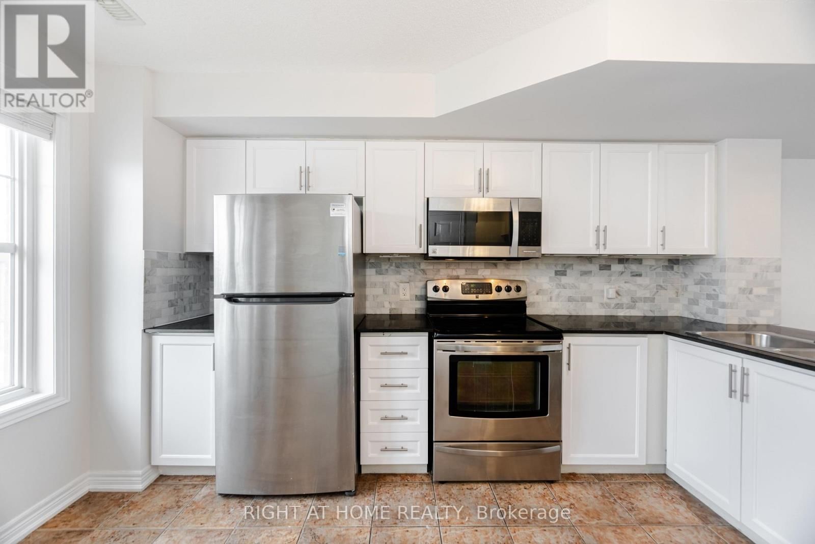 18 - 1380 COSTIGAN ROAD Image 6