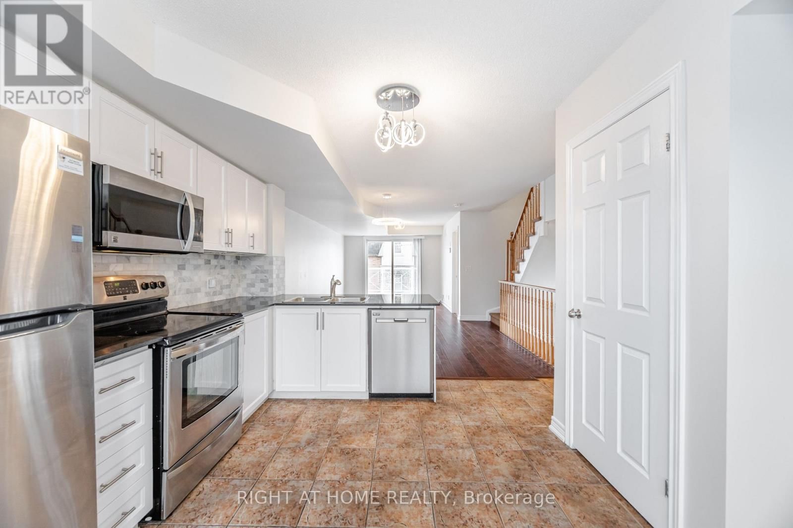 18 - 1380 COSTIGAN ROAD Image 7