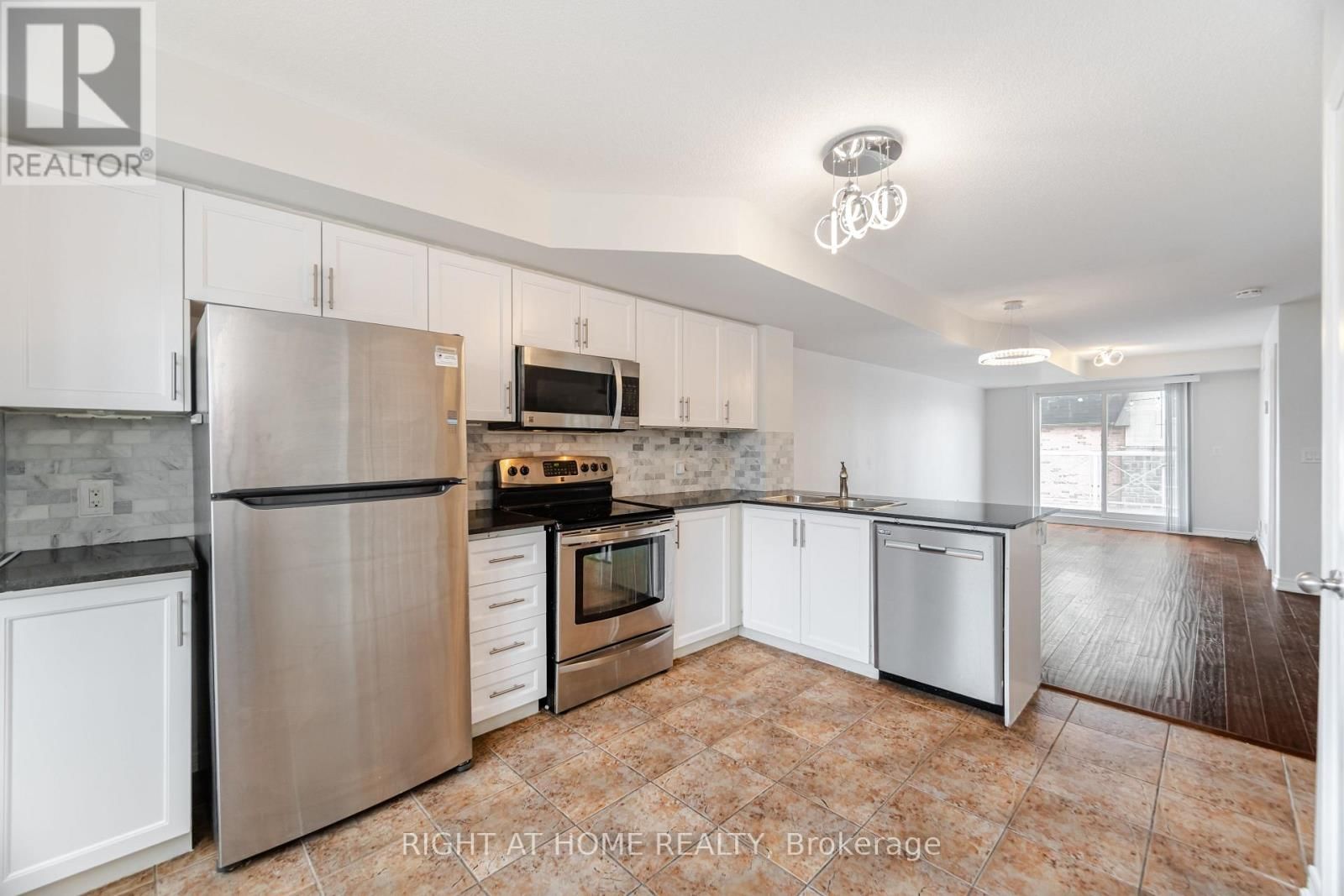 18 - 1380 COSTIGAN ROAD Image 8