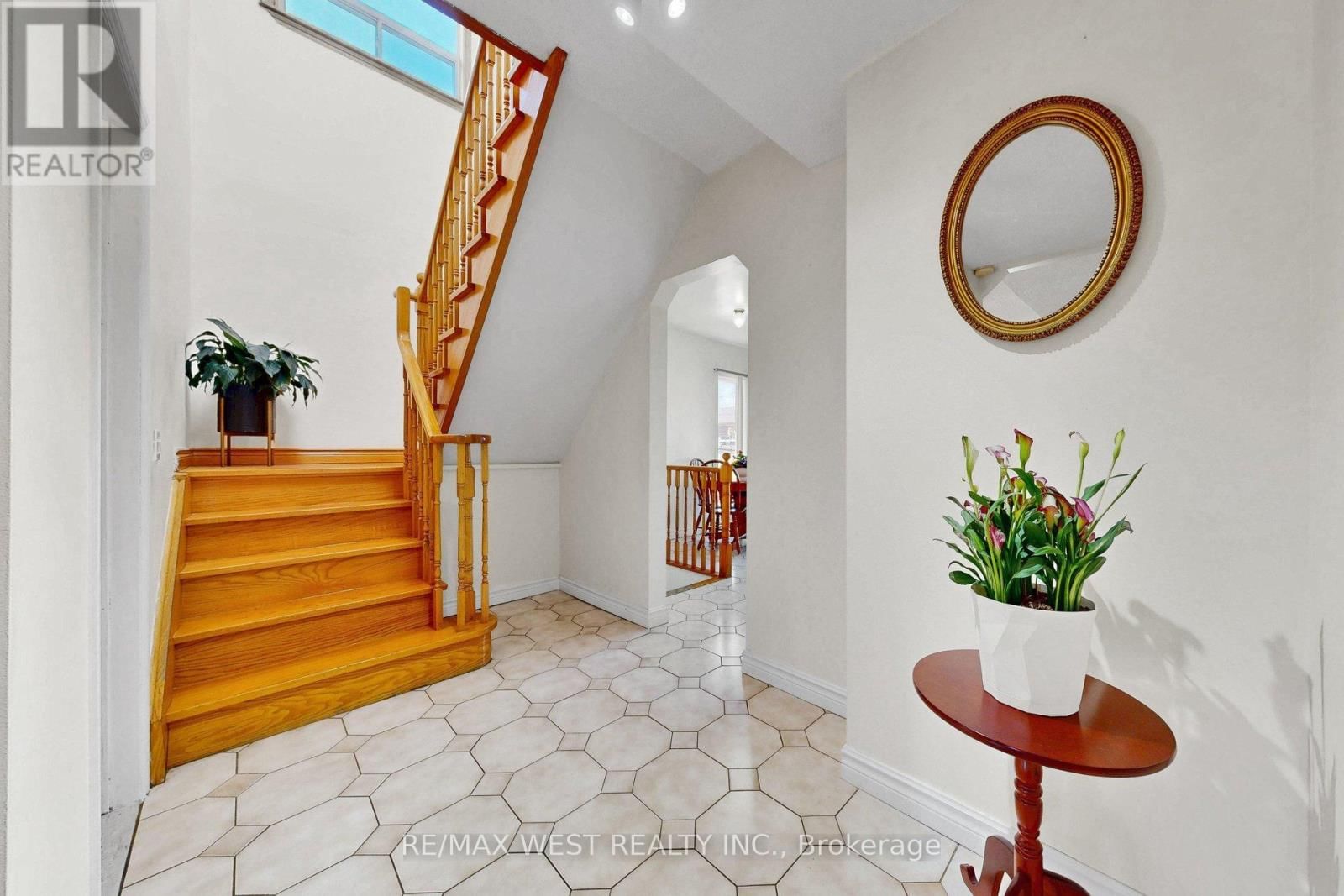 190 BELGRAVIA AVENUE Image 11