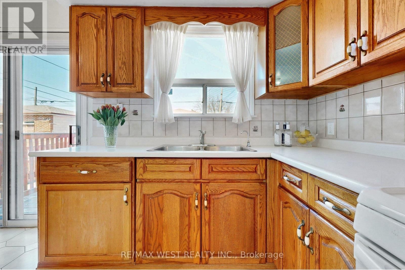 190 BELGRAVIA AVENUE Image 13