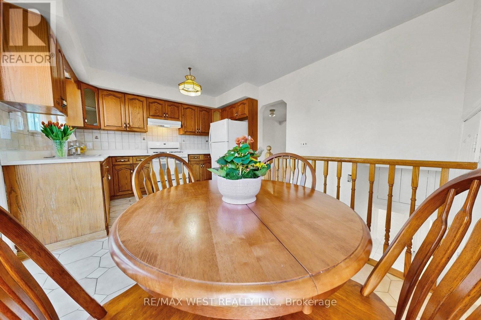 190 BELGRAVIA AVENUE Image 14