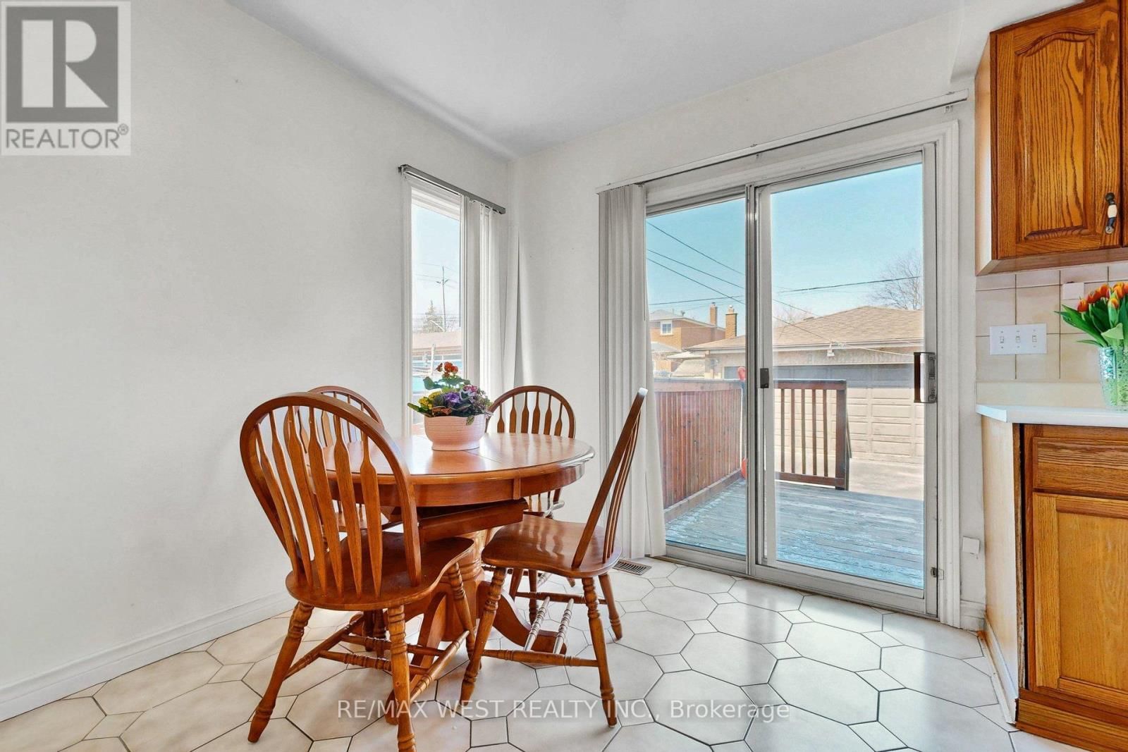 190 BELGRAVIA AVENUE Image 15