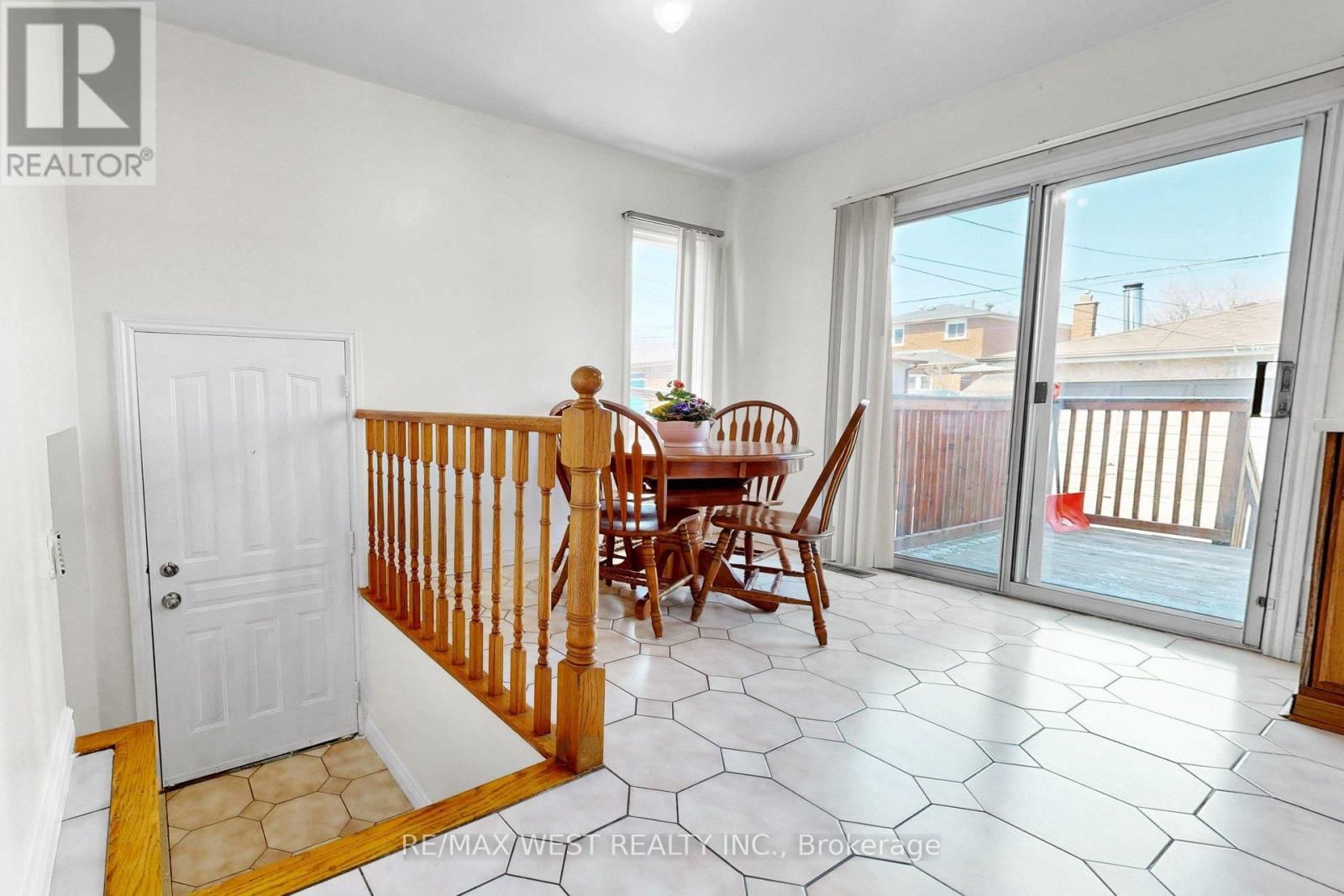 190 BELGRAVIA AVENUE Image 16