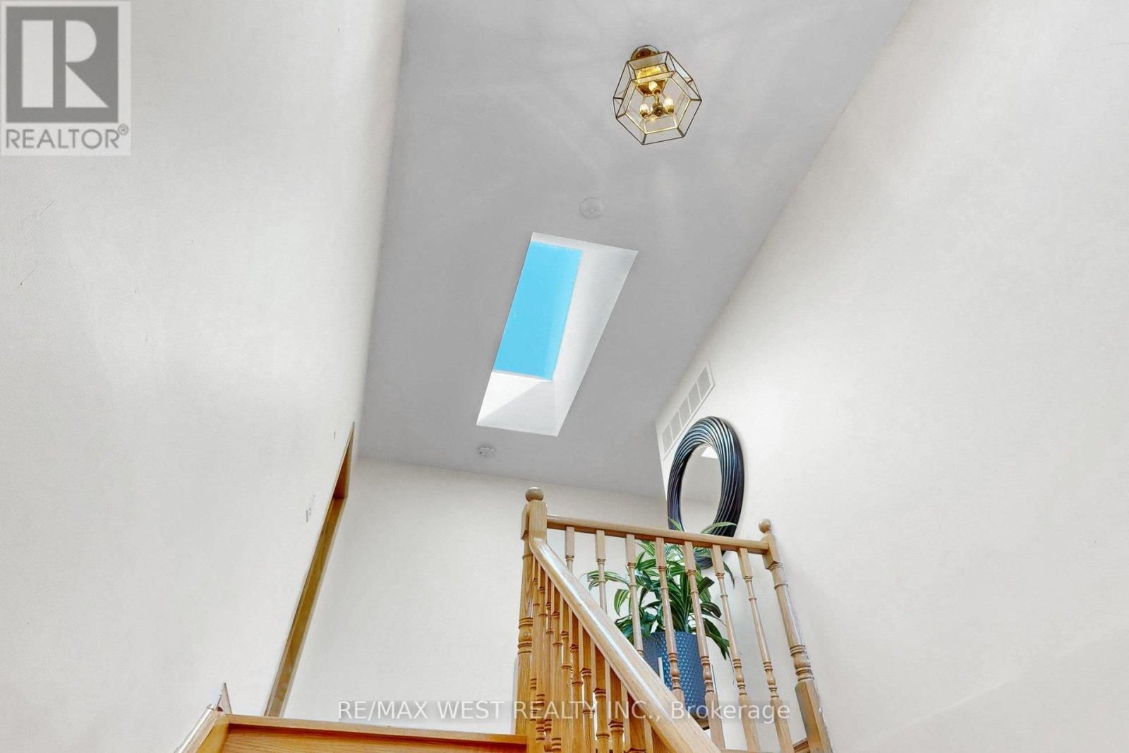 190 BELGRAVIA AVENUE Image 17