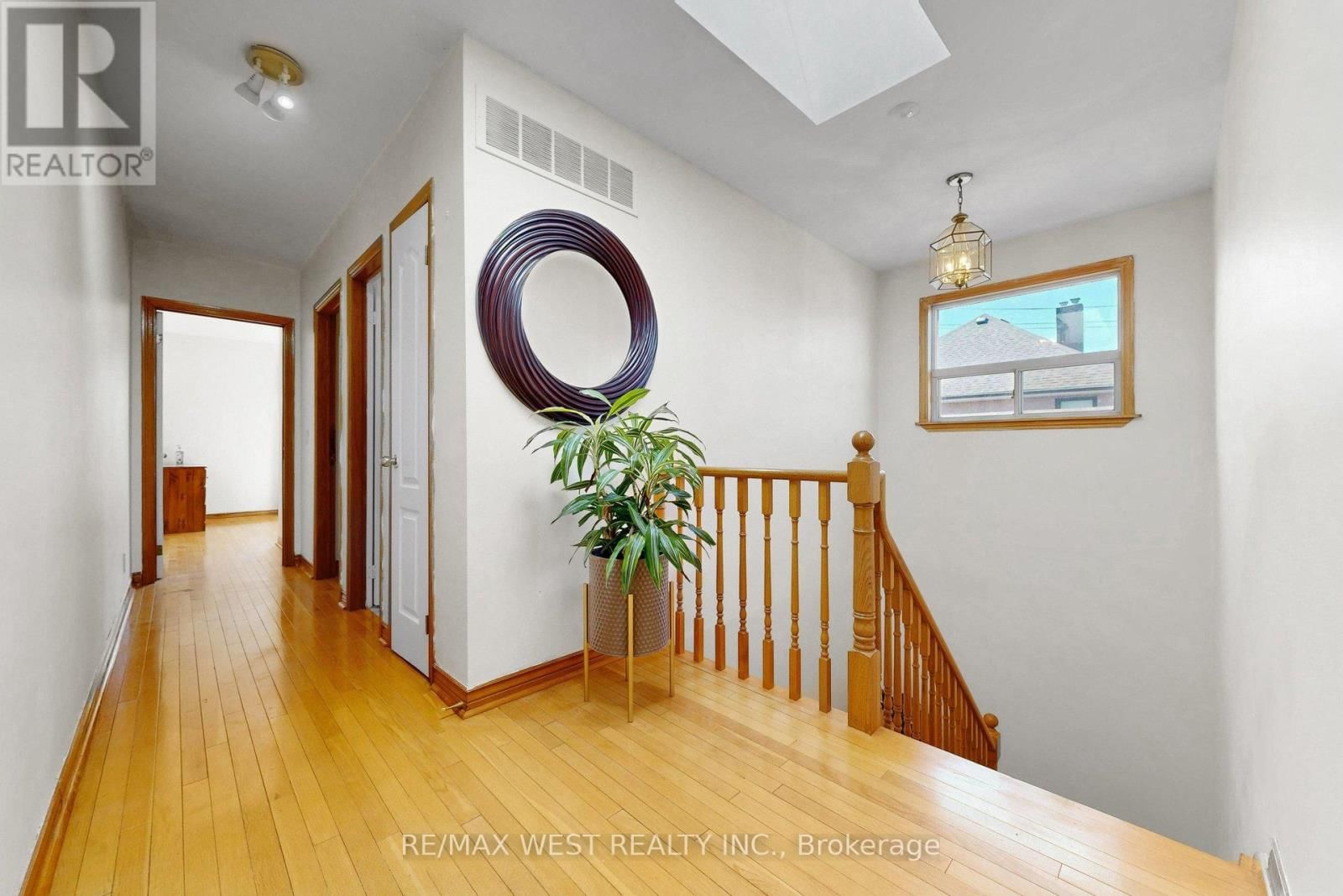 190 BELGRAVIA AVENUE Image 18