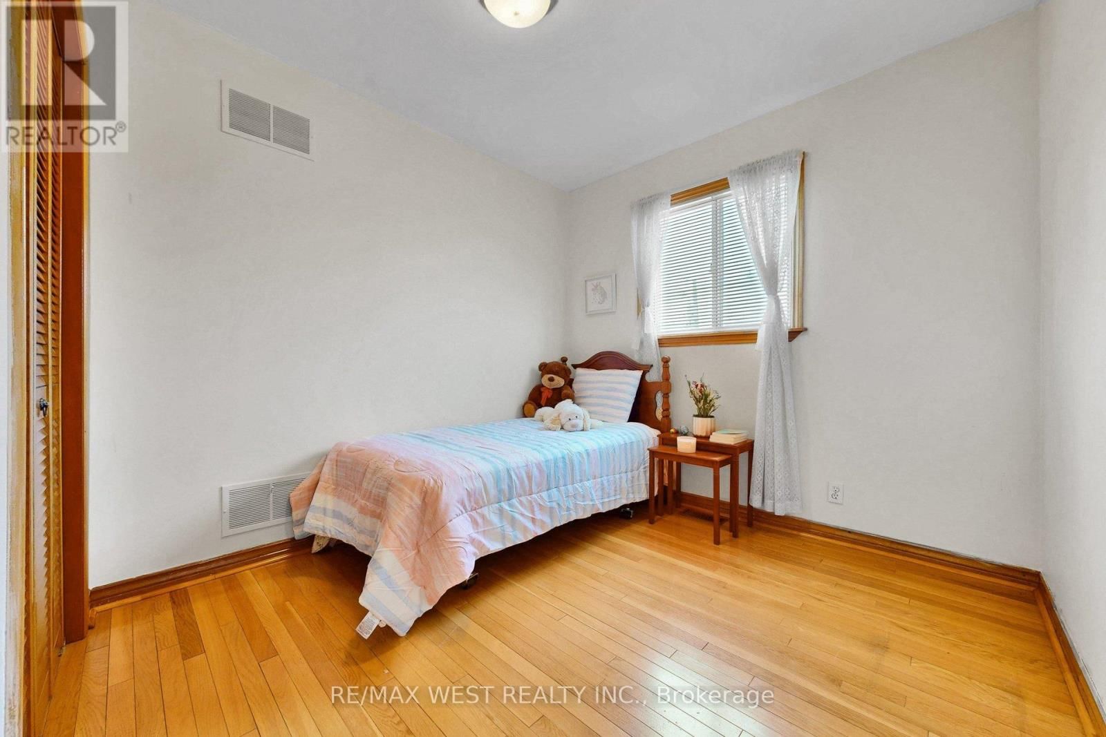 190 BELGRAVIA AVENUE Image 22