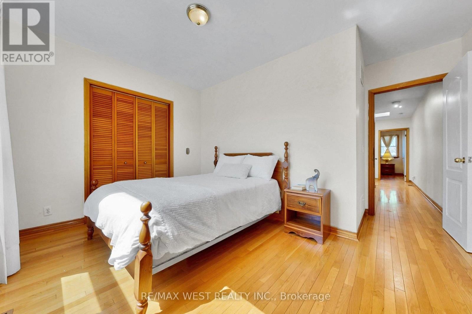 190 BELGRAVIA AVENUE Image 24