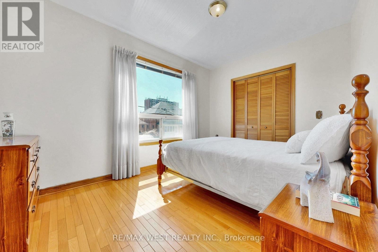 190 BELGRAVIA AVENUE Image 25