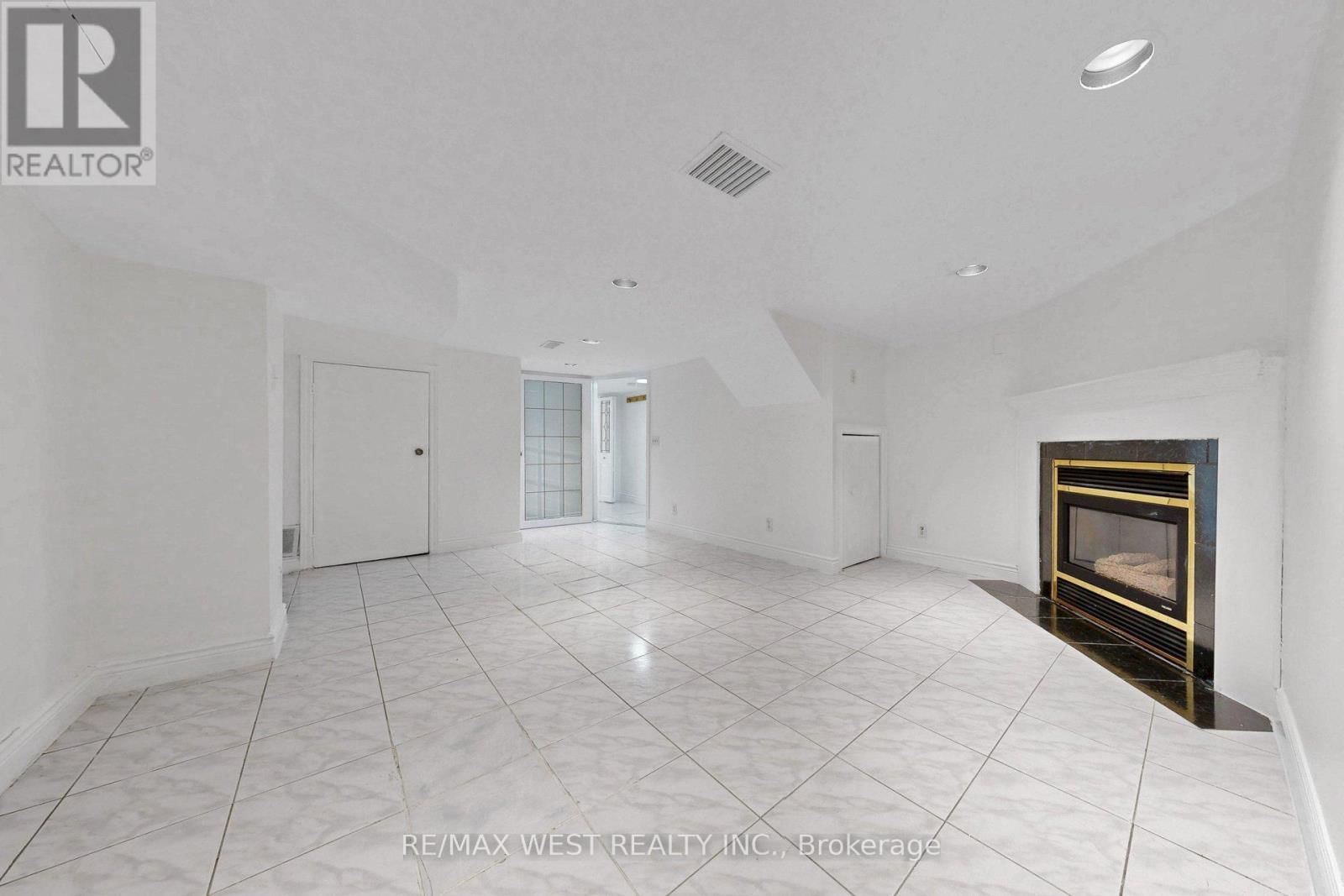 190 BELGRAVIA AVENUE Image 27